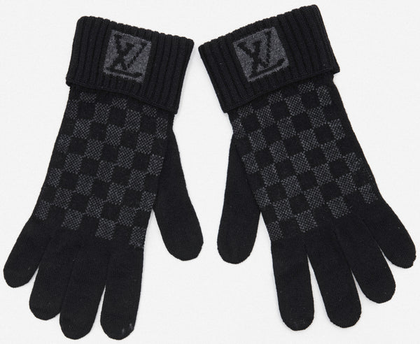 Louis Vuitton Gompty Damier Wool Gloves for Sale in Aurora, IL