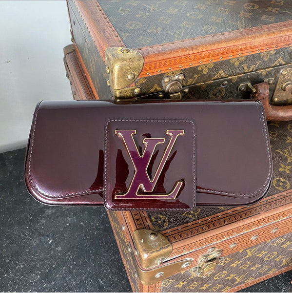 Louis Vuitton Amarante Vernis Sobe Clutch – The Pearl Branded Station