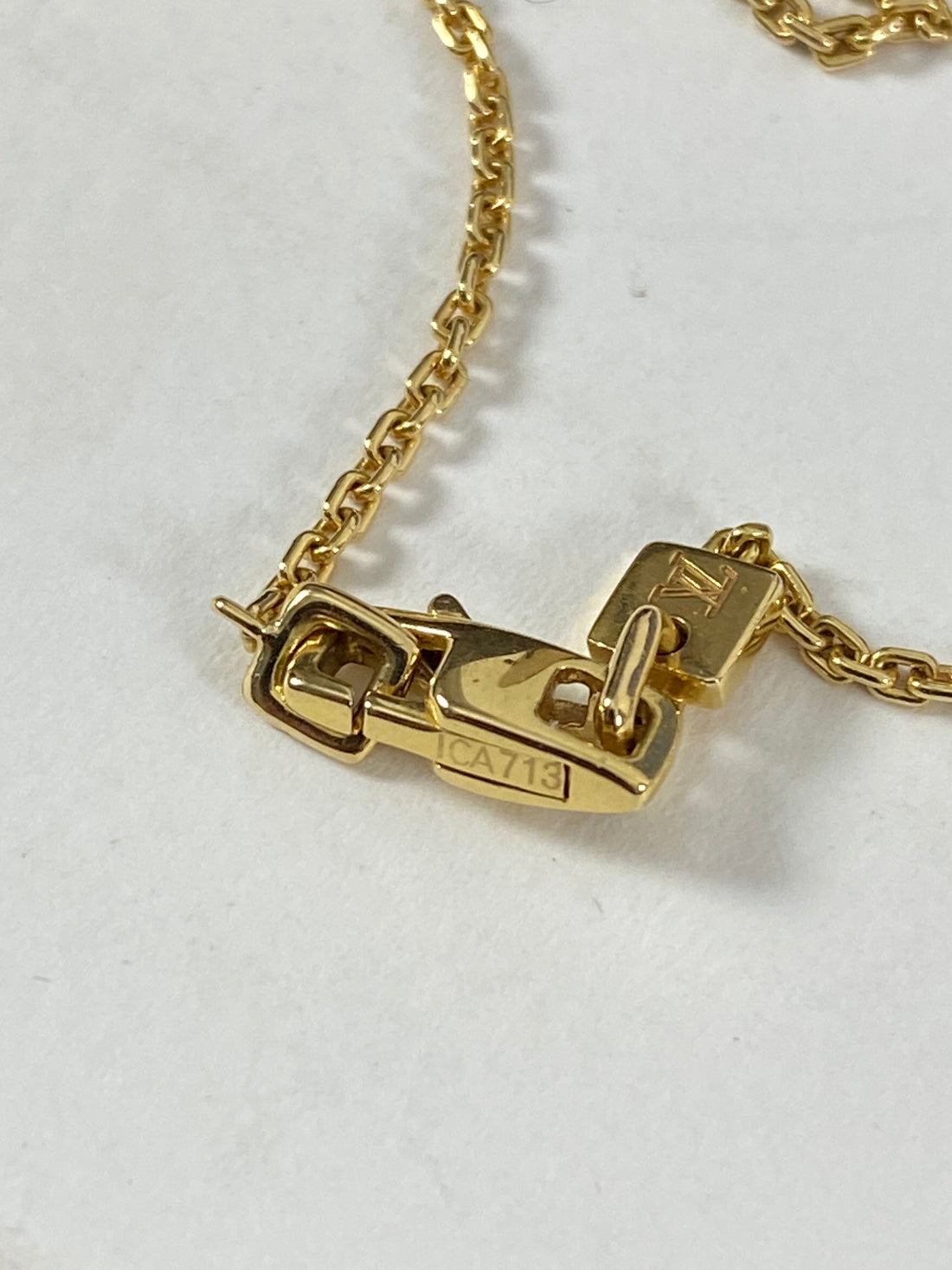 Louis Vuitton 18k Yellow Gold Diamond Signature Necklace