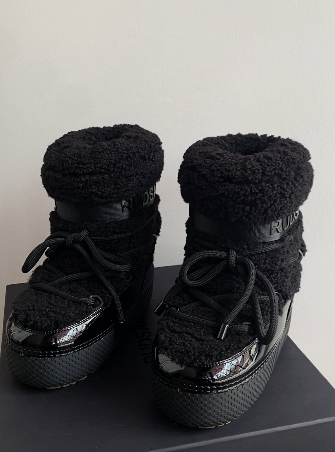 Rudsak Patent Leather and Faux Shearling Kathy Moonboot - 35/36