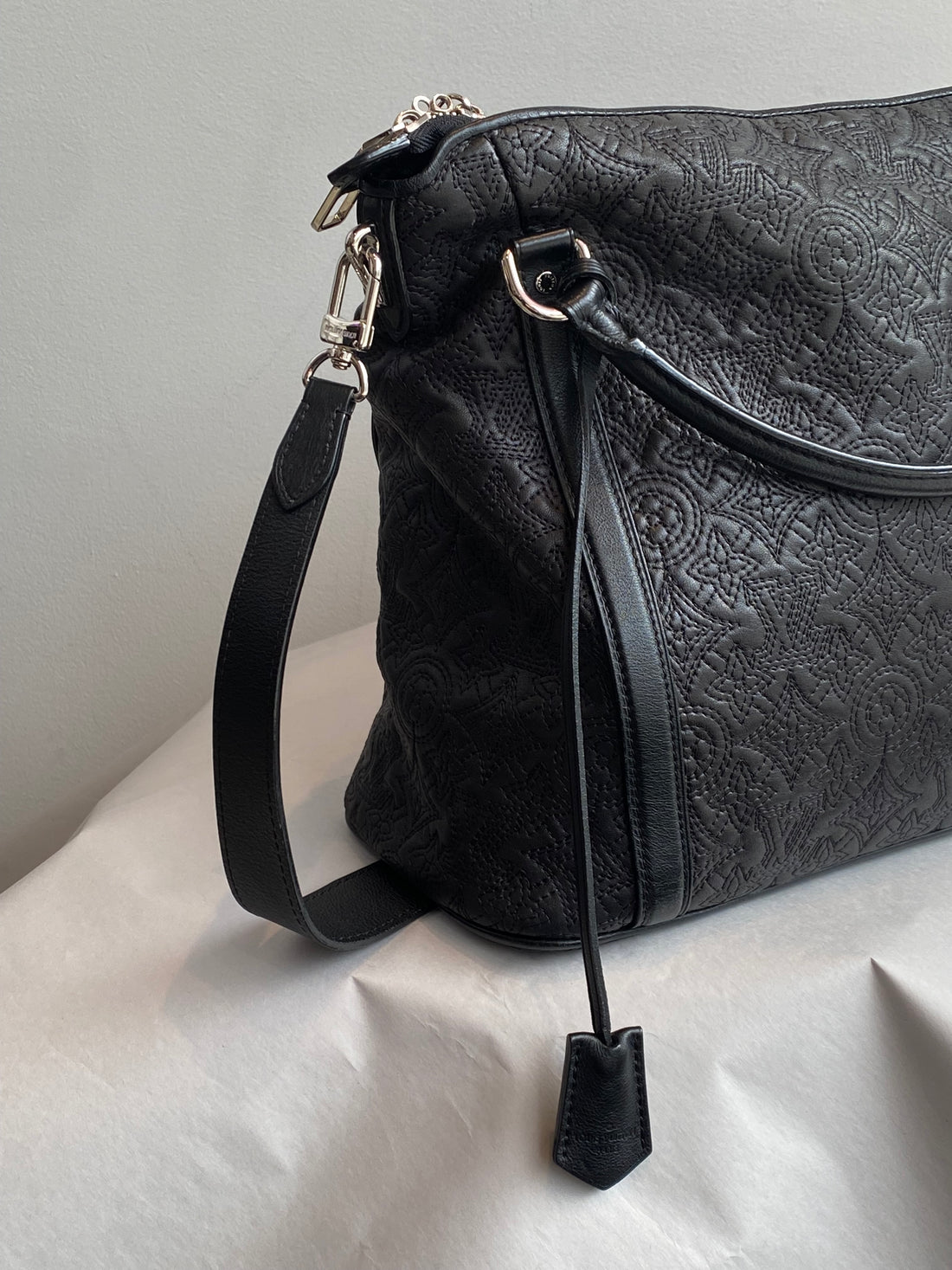 Louis Vuitton Black Lambskin Antheia IXIA Shoulder Bag