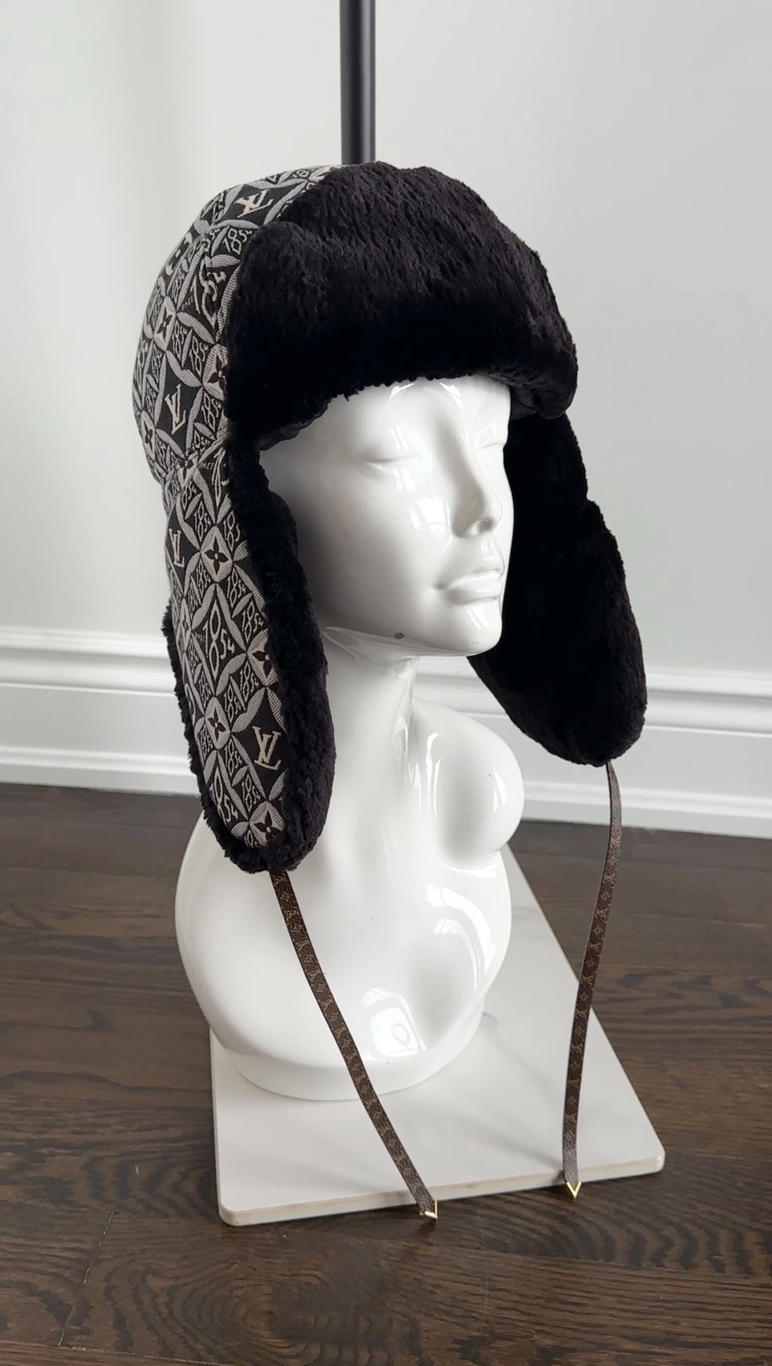 Louis Vuitton Black and White 1854 Brocade Beaver Fur Trim Trapper Hat - S