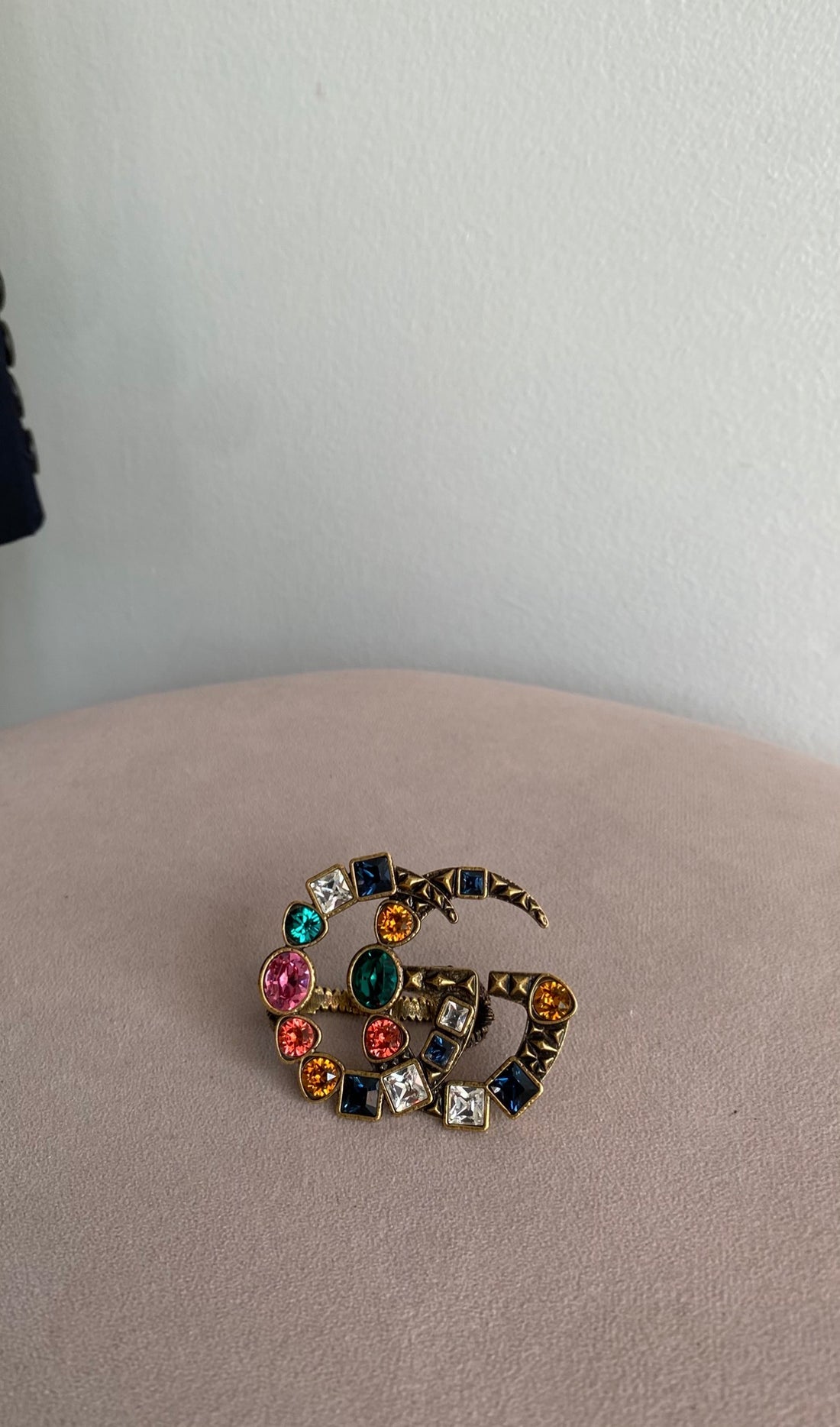Gucci Aged Gold Multicolor Bijoux Double G Oversized Double Finger Ring - M