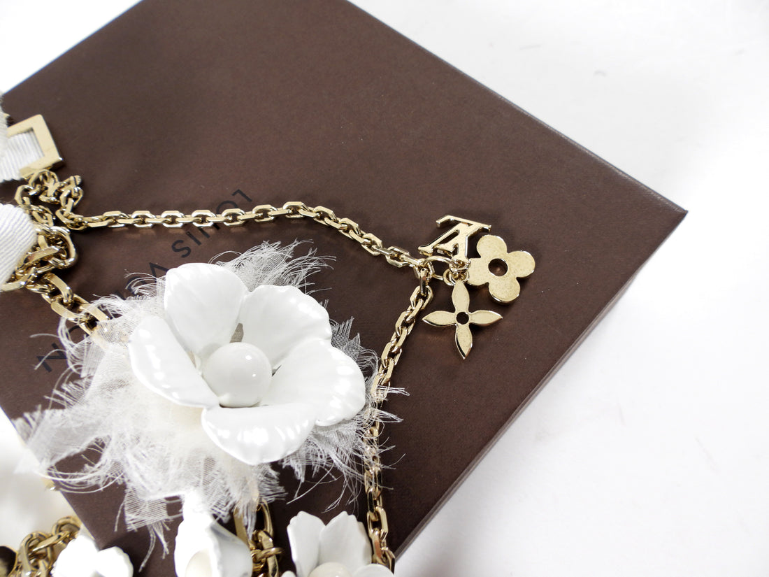 Louis Vuitton Vintage Fall 2005 Red and White Chain Crystal Flower Ribbon Necklace