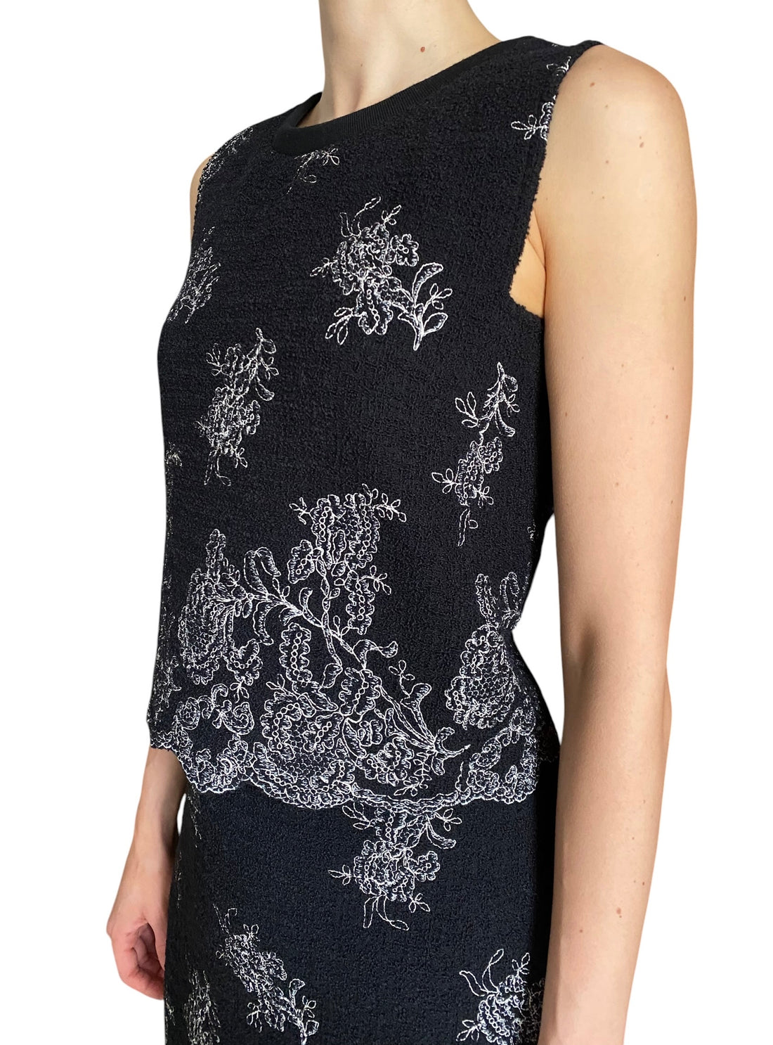 Giambattista Valli Black Floral Embroidered Boucle 2-Piece Tank & Skirt Set - IT 44 / US 6-8