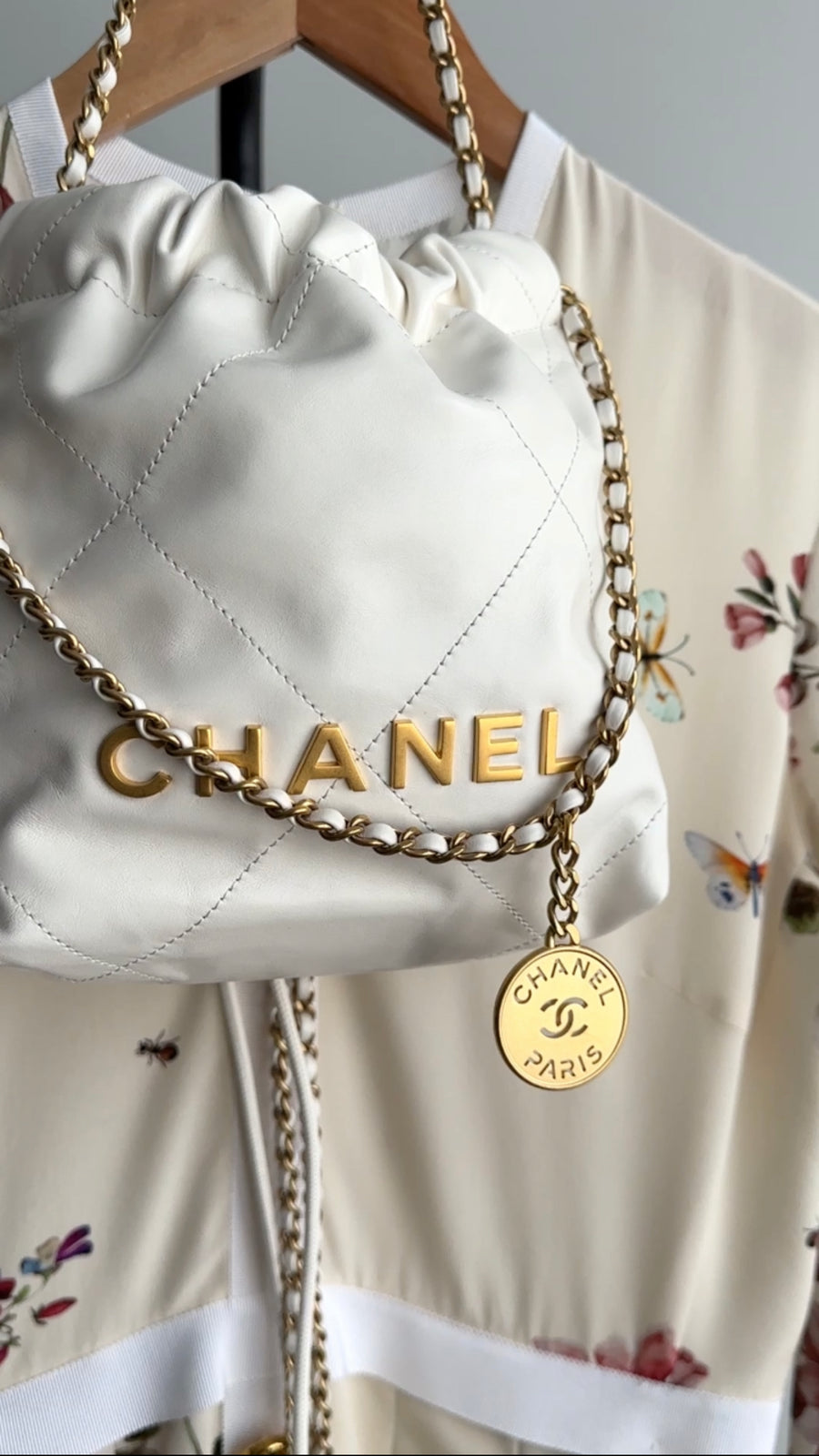 Chanel 22 White Glossed Leather Logo Mini Chain Bag