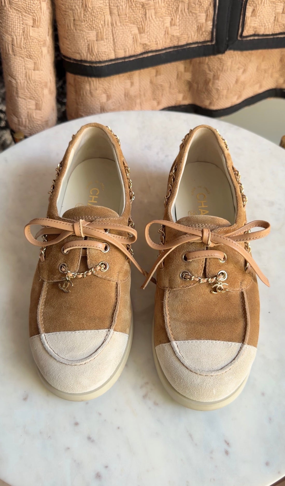 Chanel Beige 2025 Interlocking CC Suede Chain Oxford Shoes - 37C