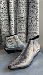 Rag Bone Silver Metallic Crackle Leather Ankle Western Boots -38.5