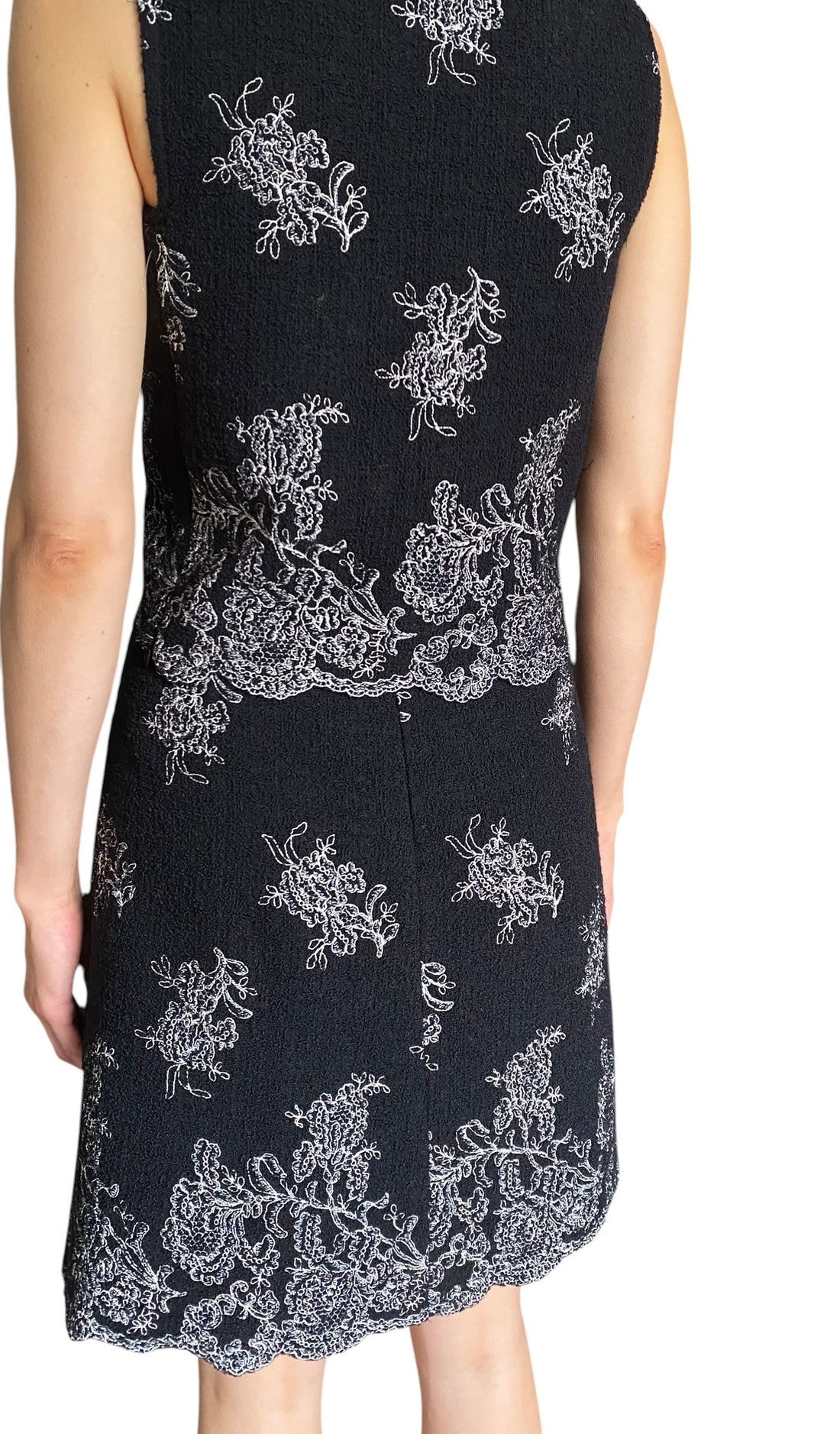 Giambattista Valli Black Floral Embroidered Boucle 2-Piece Tank & Skirt Set - IT 44 / US 6-8