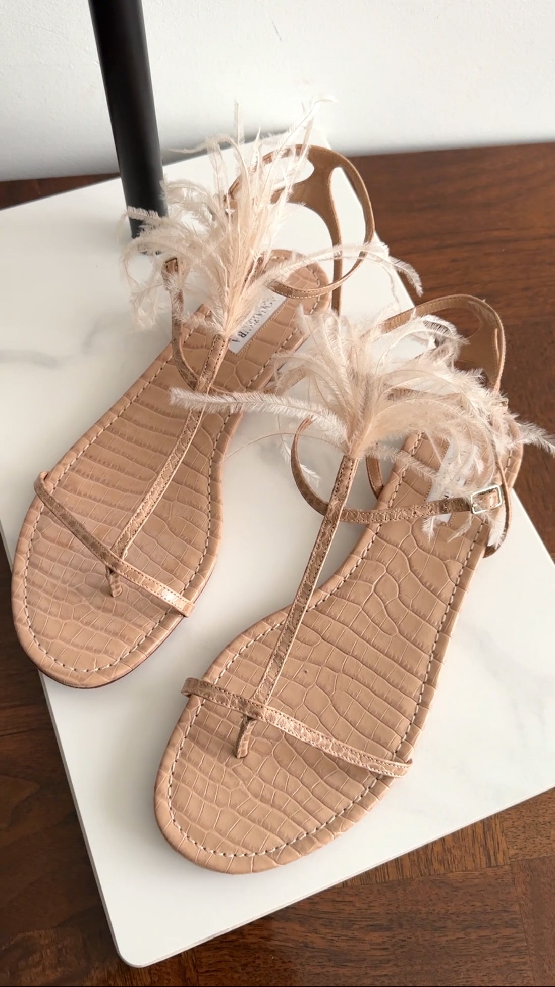 Aquazzura Beige Embossed Flat Sandals With Feathers - 40