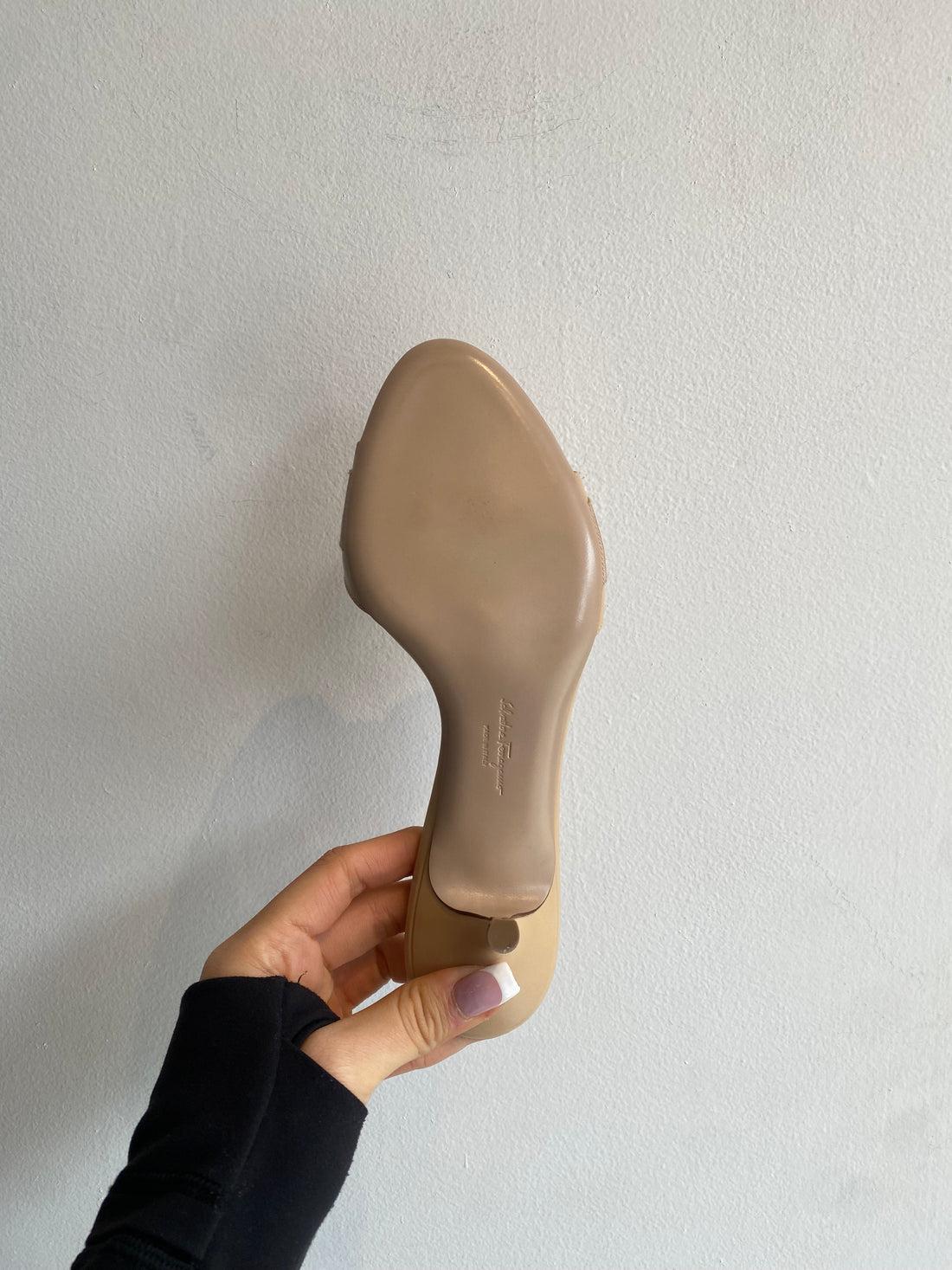 Ferragamo Beige Bow Logo Mules.