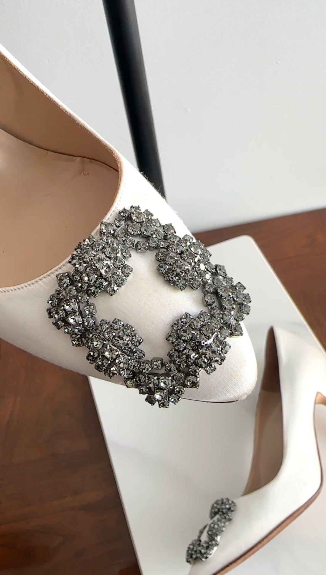 Manolo Blahnik White Silk Satin Crystal Hangisi Pumps - 36.5 / 37