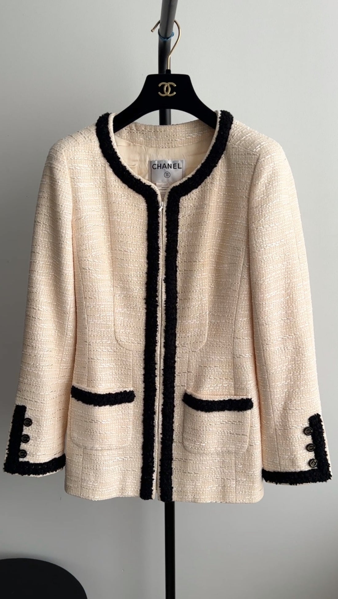 Chanel 02P Vintage Ivory and Black Tweed Zip Fitted Jacket - FR38 / 6