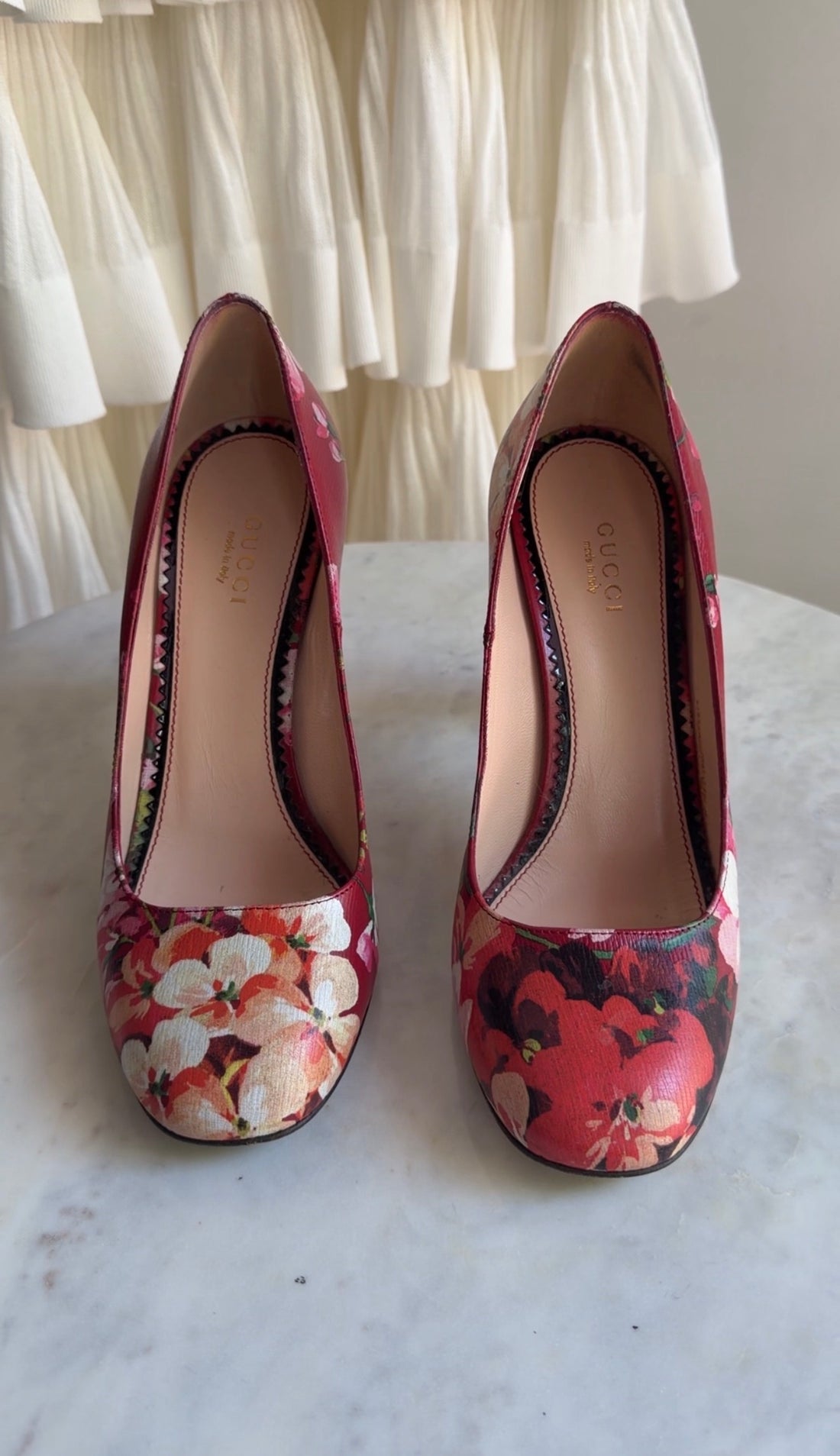Gucci Red Blooms Floral 90mm Pumps - 36