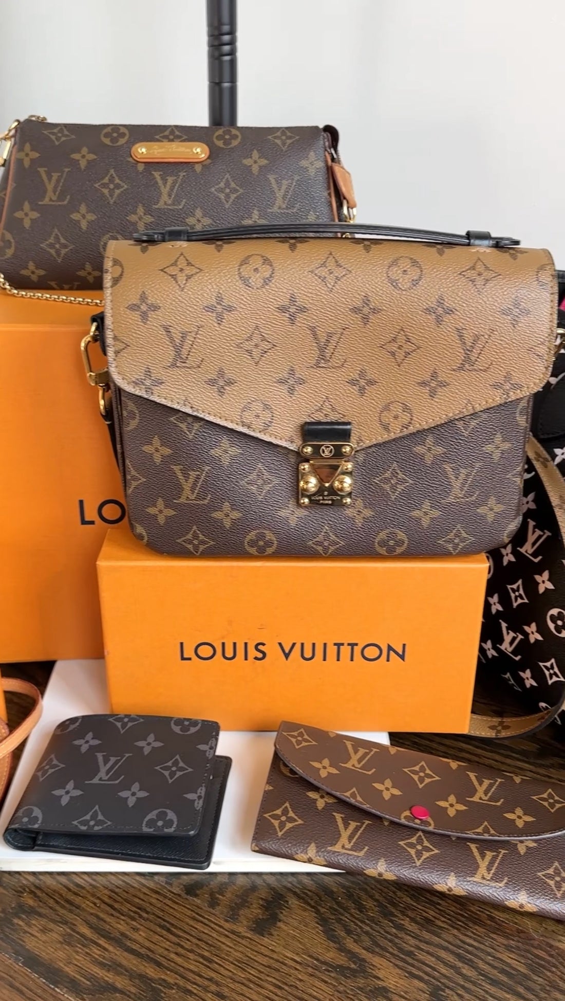 Louis Vuitton Pochette Metis Monogram Reverse Bag