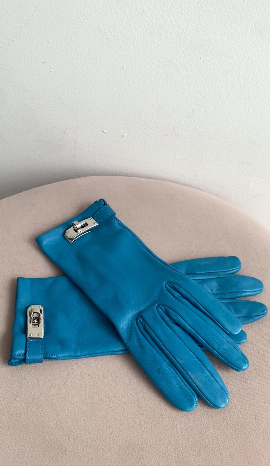 Hermes Vintage Turquoise Leather Kelly Lock Gloves - 6.5 XS