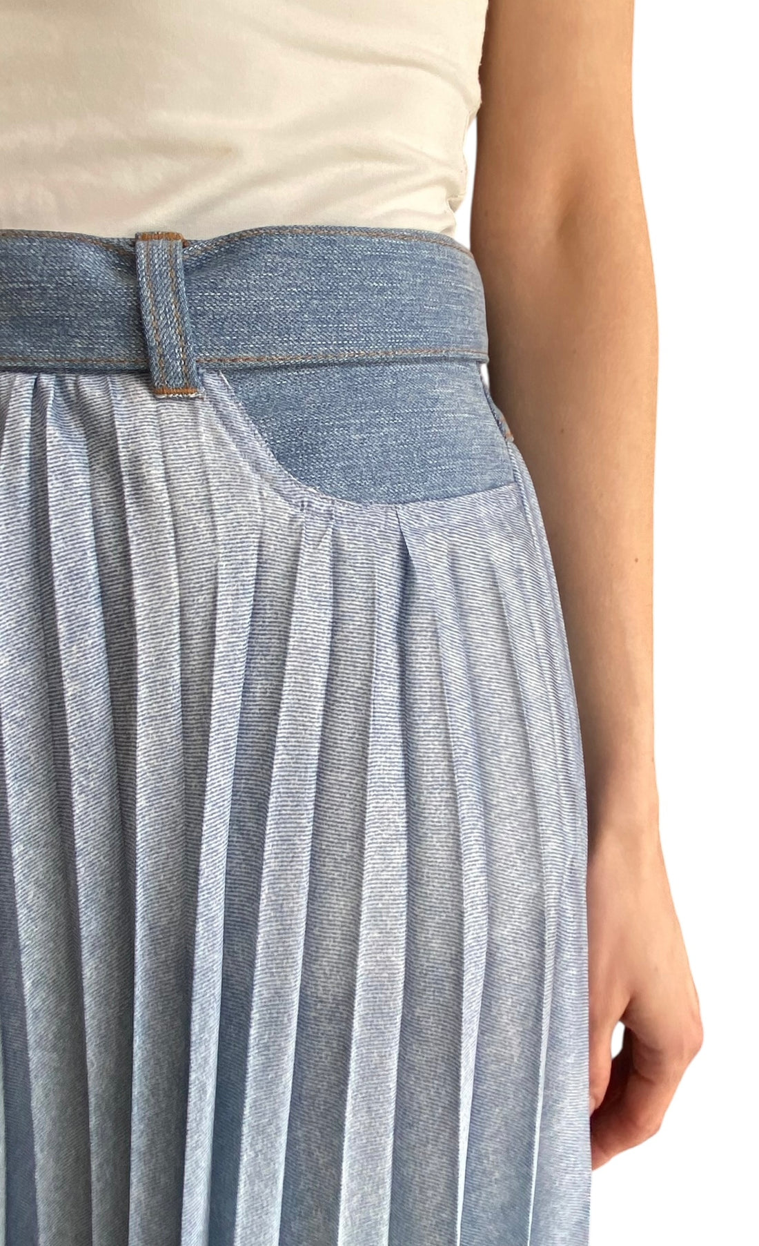 Sacai Blue Denim Pleated Belted Midi Skirt - JP 2 / US 6