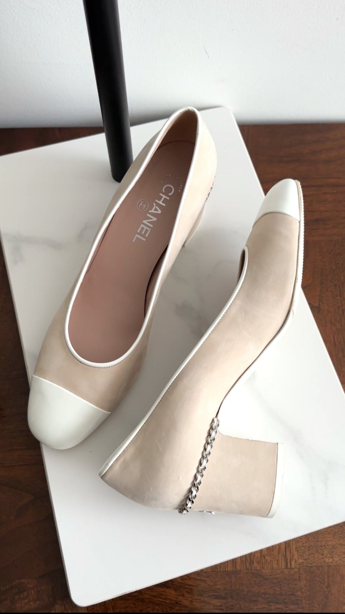 Chanel Light Beige Suede and White Patent Cap Toe Chain Pumps - 41 / 40