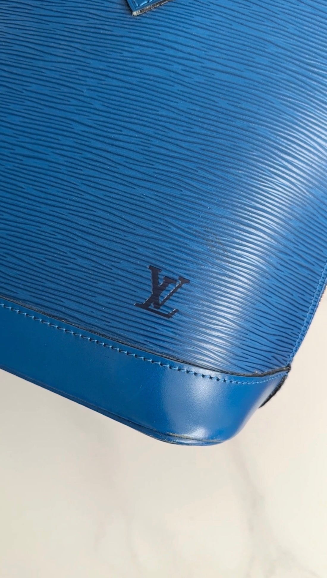 Louis Vuitton Vintage 1996 Blue Epi Alma MM Bag with Strap