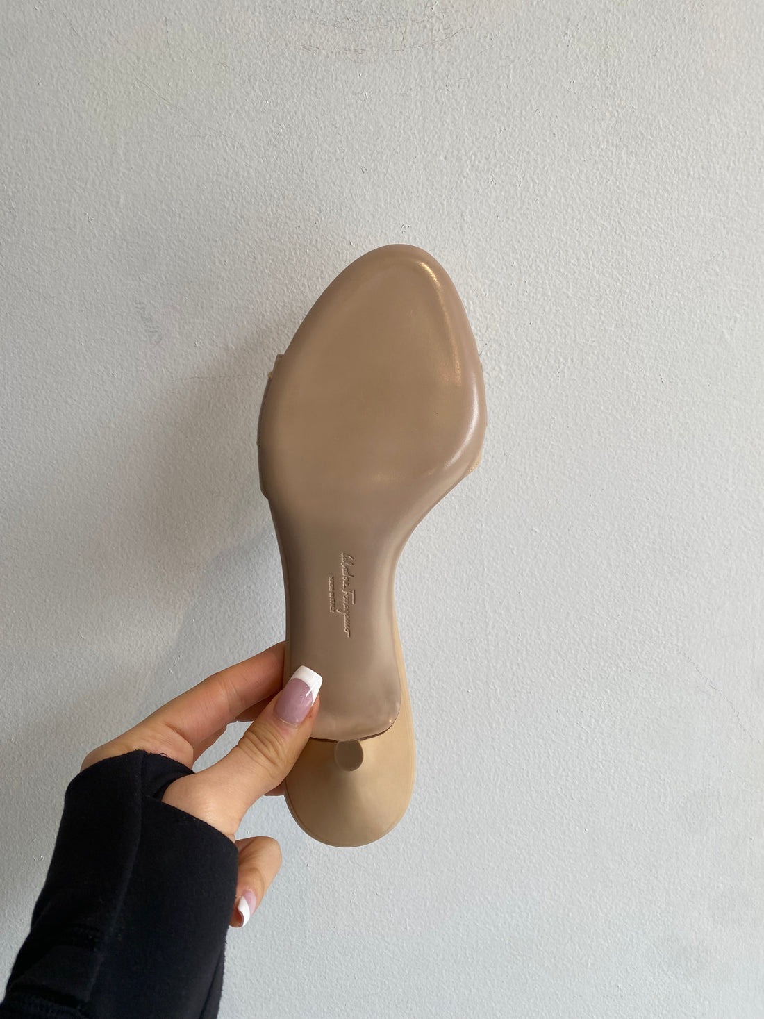 Ferragamo Beige Bow Logo Mules.