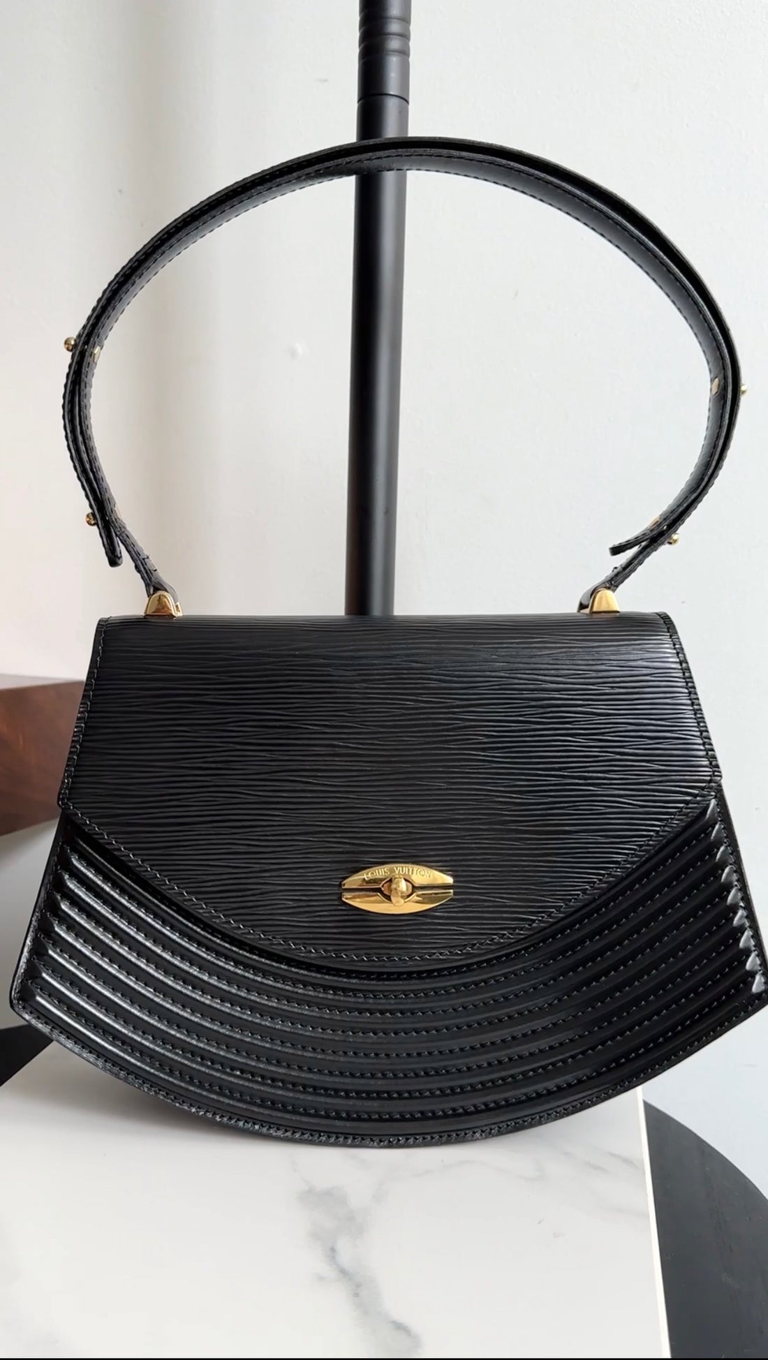 Louis Vuitton Vintage 1993 Black Epi Tilsitt Shoulder Bag