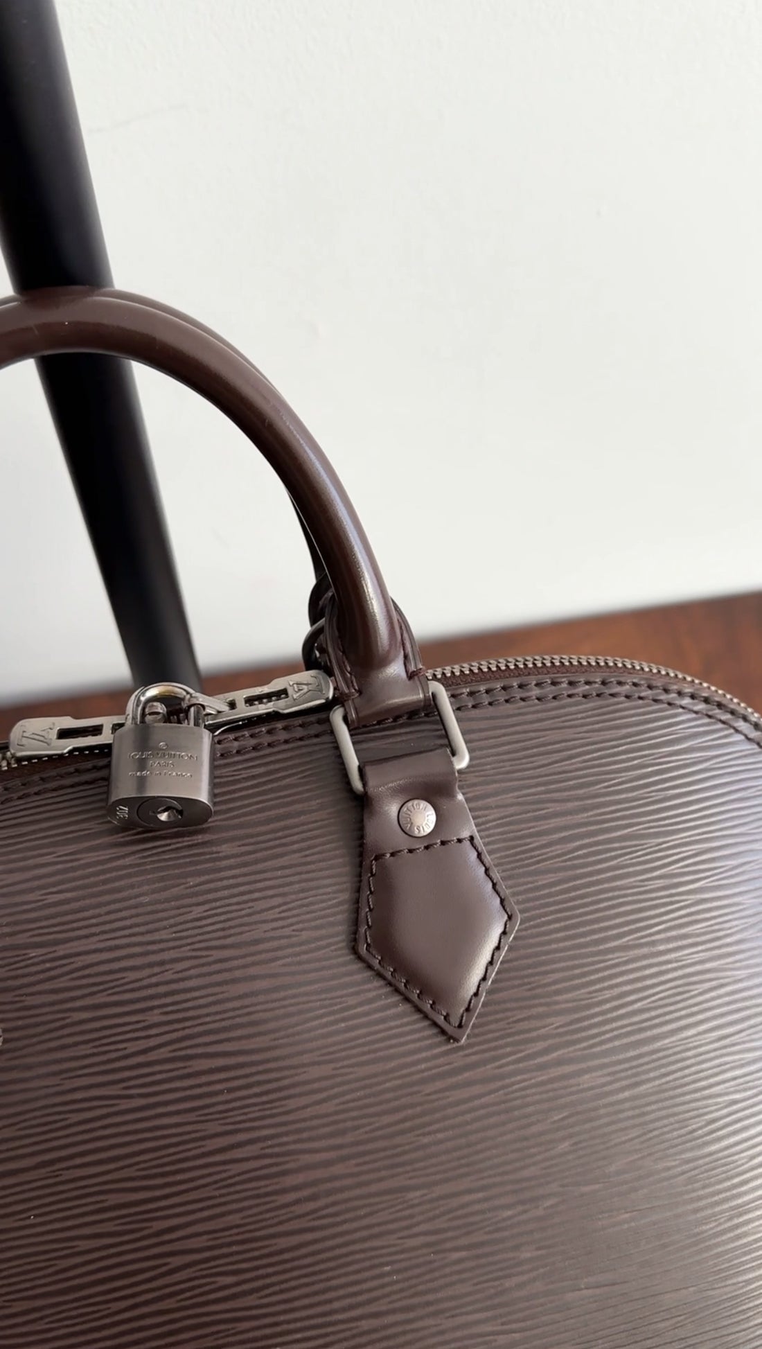 Louis Vuitton Brown 2004 Epi Alma PM Bag