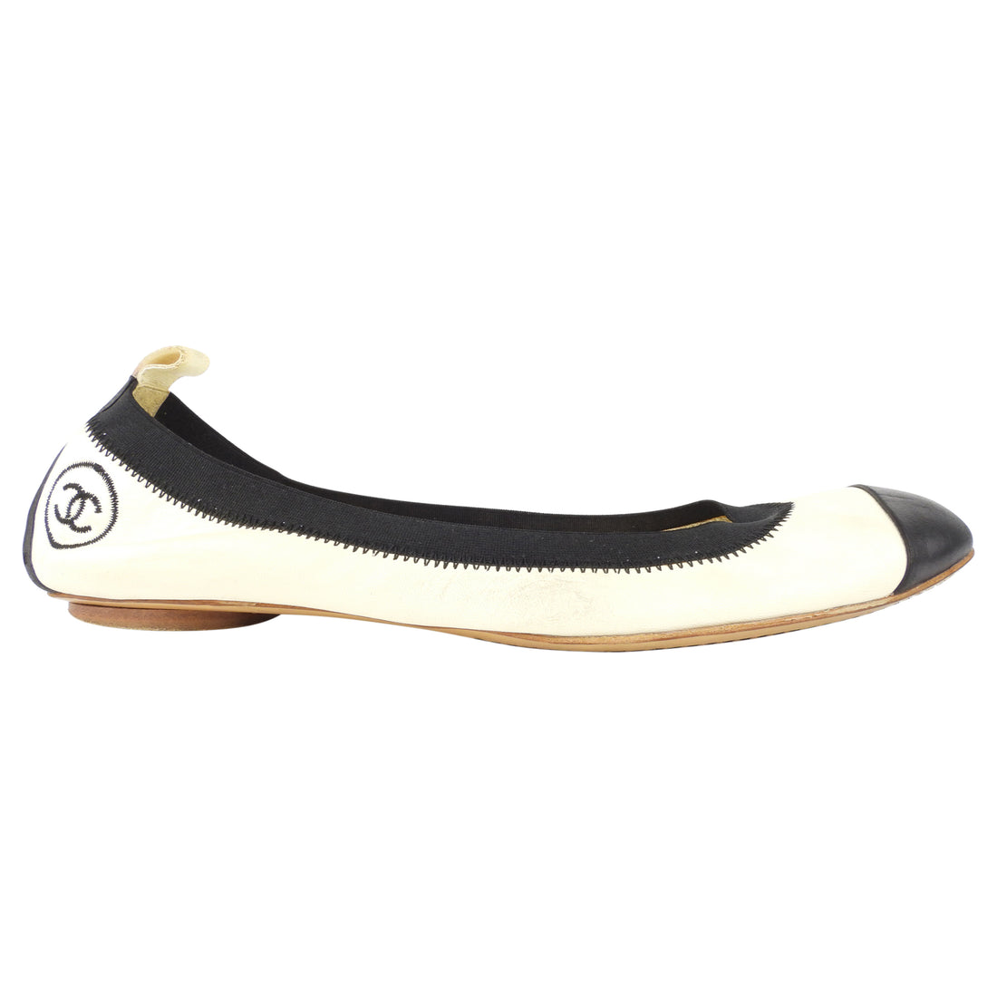 Chanel Cream/Black Leather CC Cap Toe Ballet Flats Size 40 at 1stDibs  chanel  flats size 40, beige flats with black toe, tan flats with black toe