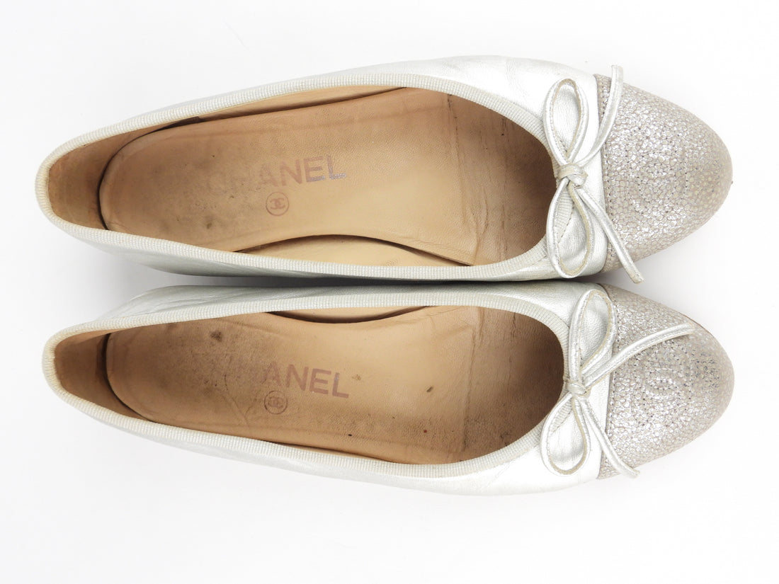 Chanel Silver Metallic Leather Cap Toe CC Ballet Flats - 35.5 – I