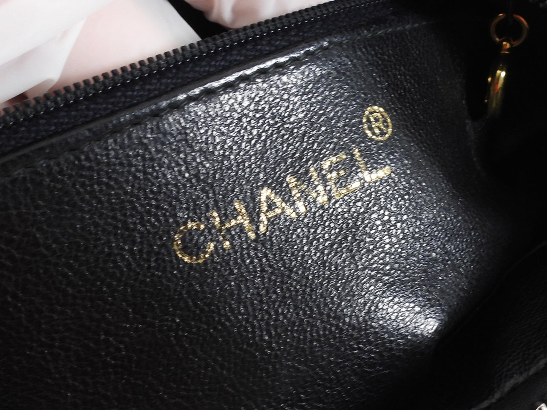Chanel Black Vintage 1991 Caviar Quilted CC Medium Flap Front Chain Camera Bag