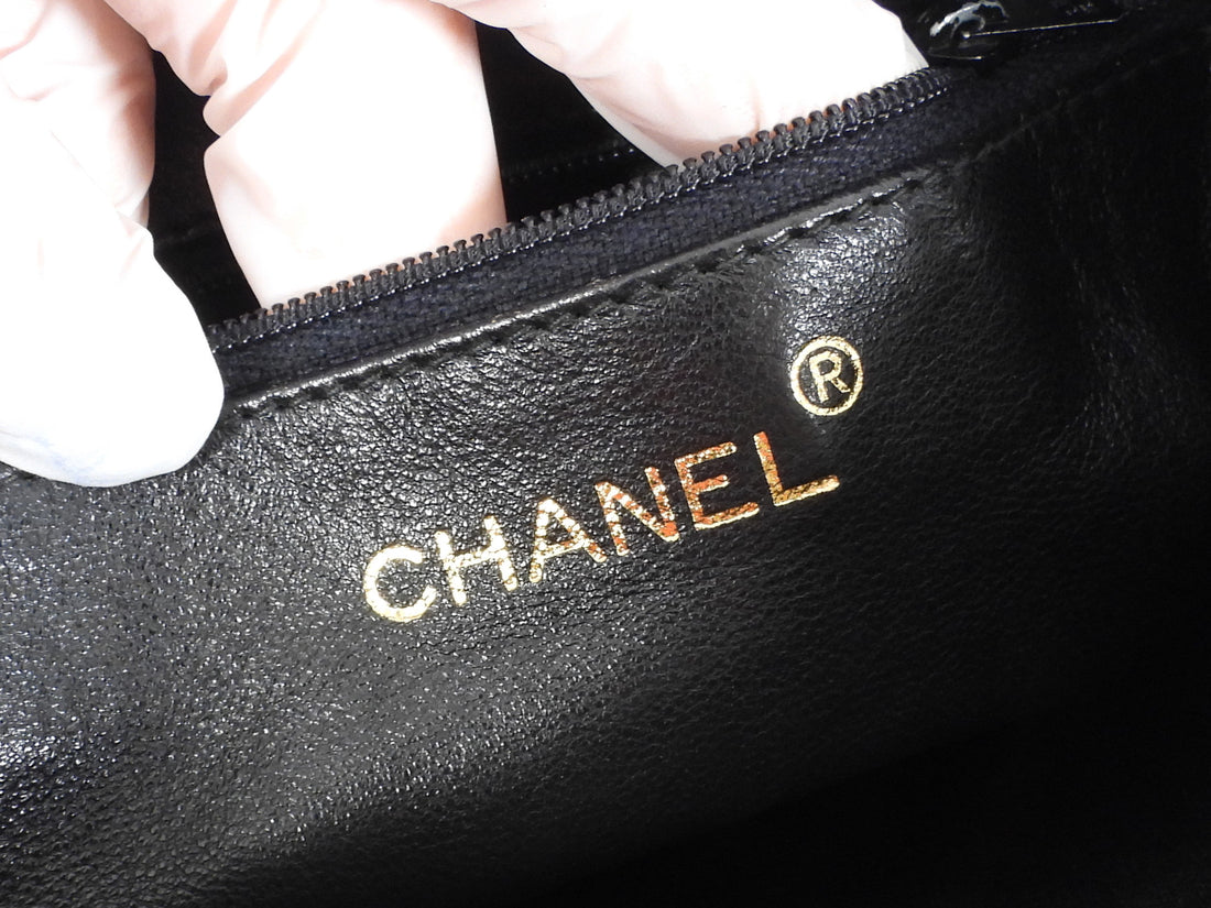 Chanel Black Vintage 1989 Lambskin Quilted CC Tassel Medium Camera Bag