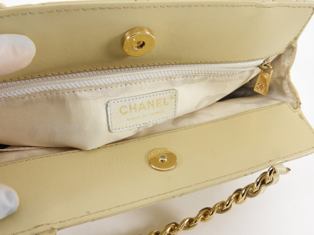 Chanel Beige Vintage 2004 Quilted Leather Metal Chain Medium Handle Hand Bag