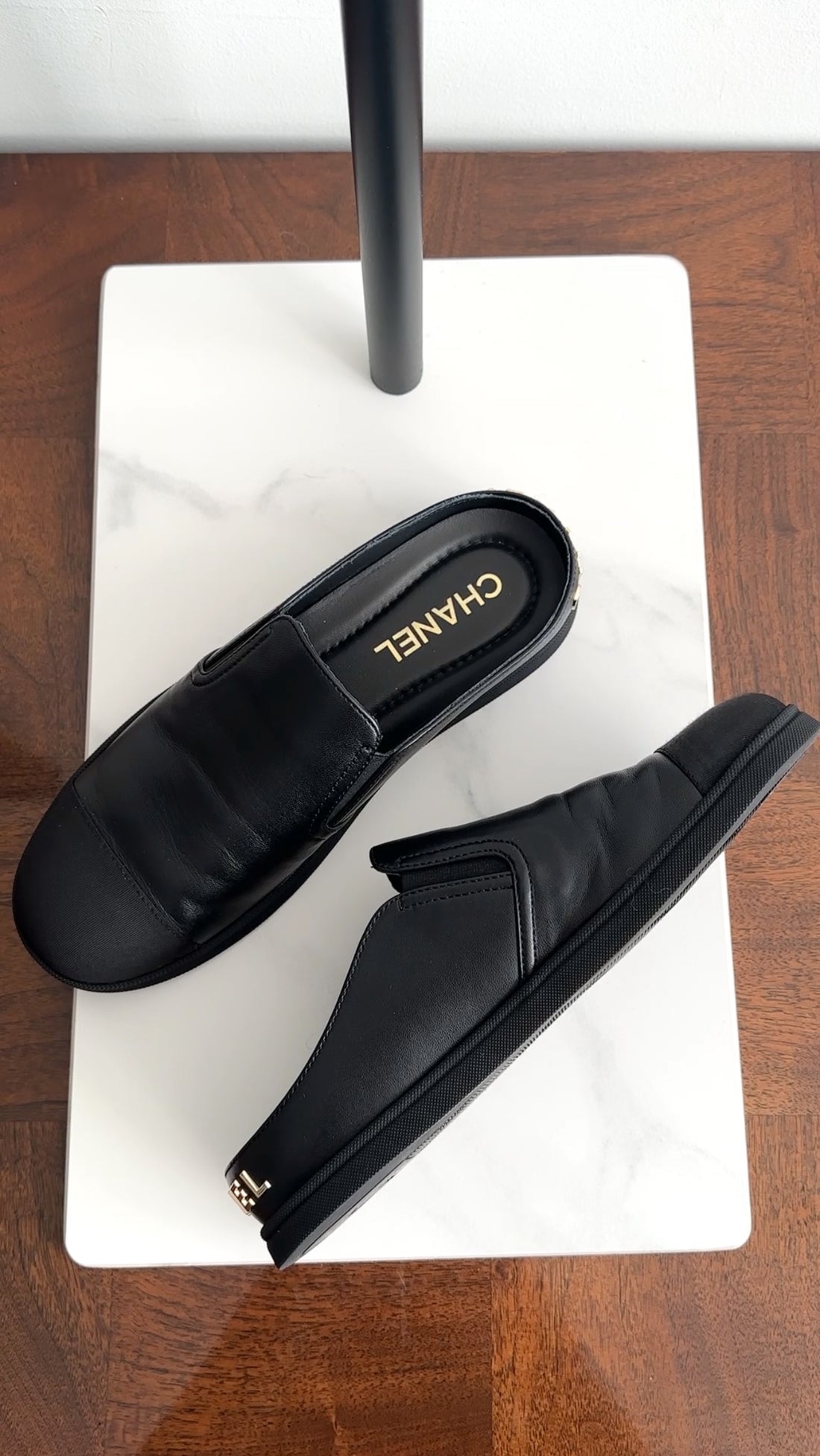 Chanel 2024 Black Leather Signature Logo Flat Mules - 36.5