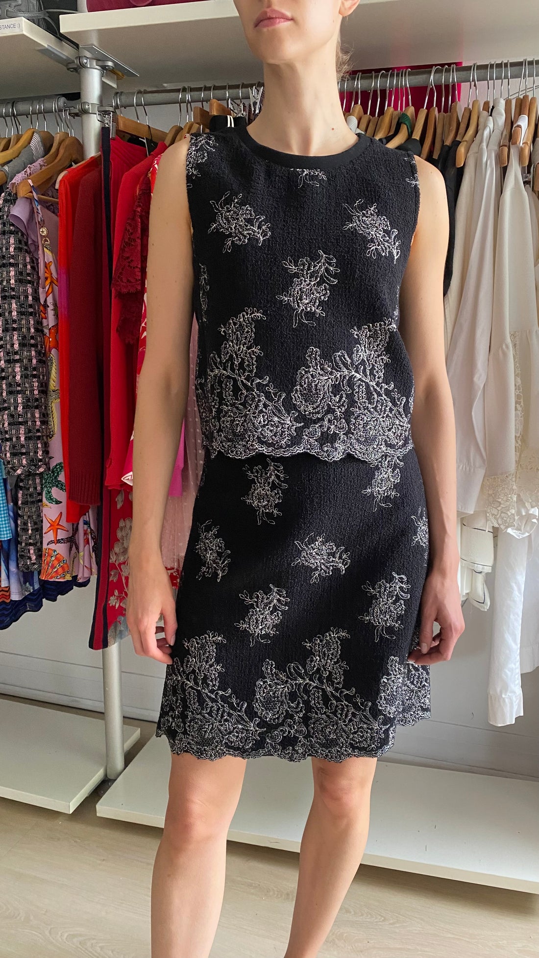 Giambattista Valli Black Floral Embroidered Boucle 2-Piece Tank & Skirt Set - IT 44 / US 6-8