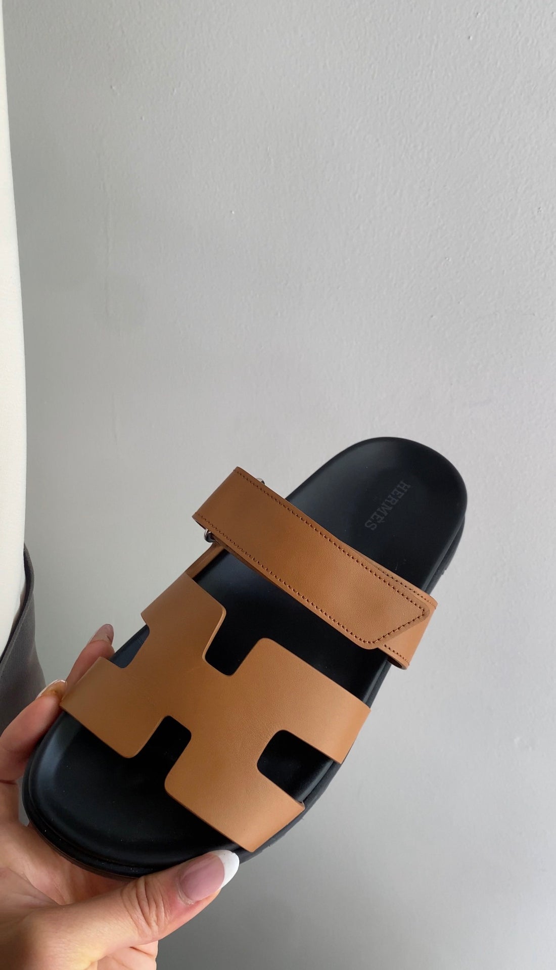 Hermes Natural Tan Leather Chypre Molded Footbed Flat Sandals - 37