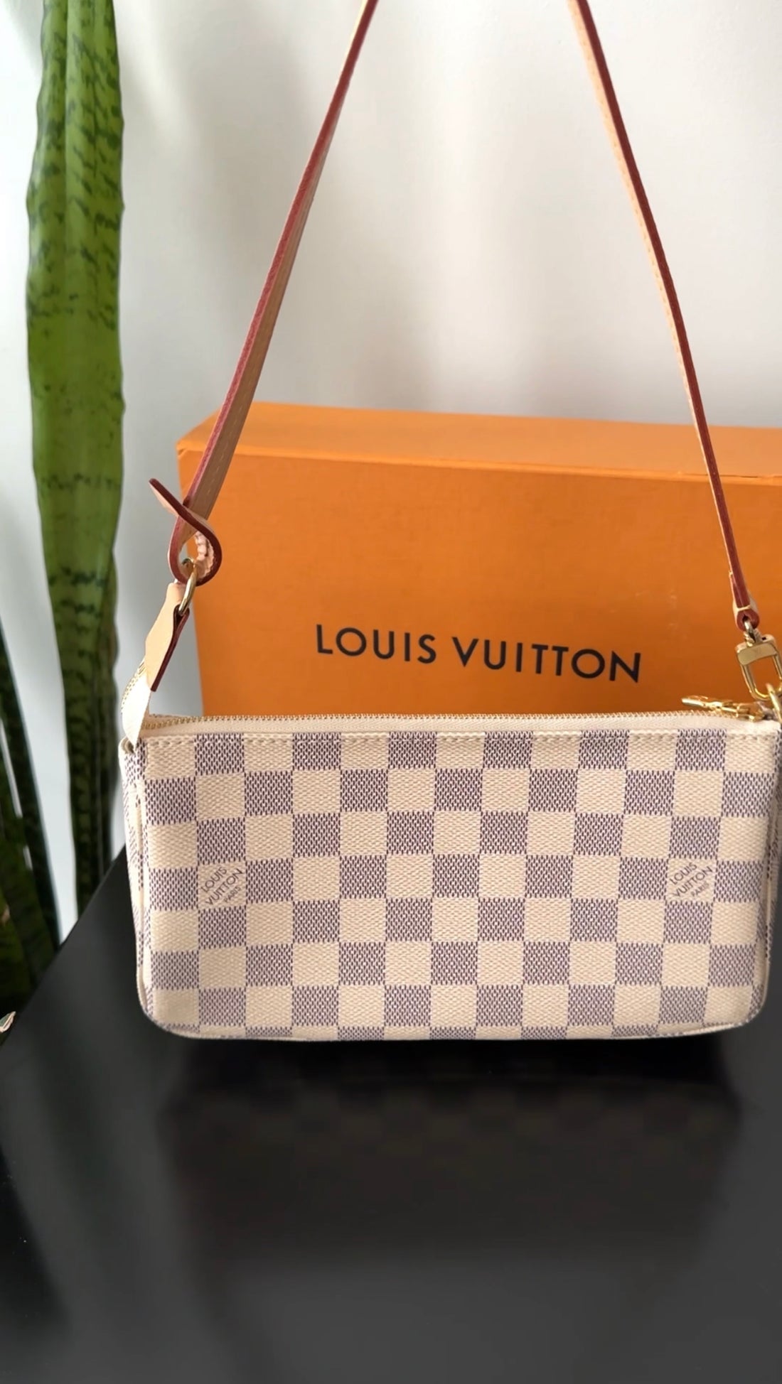 Ivory Pochette Accessoires Nm LOUIS VUITTON Handbag Monogram