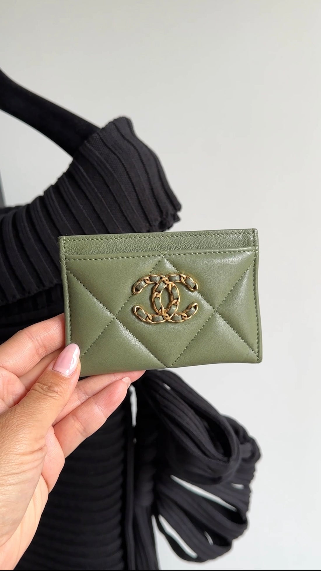 Chanel 21b Green Quilted Leather O Case Card Holder