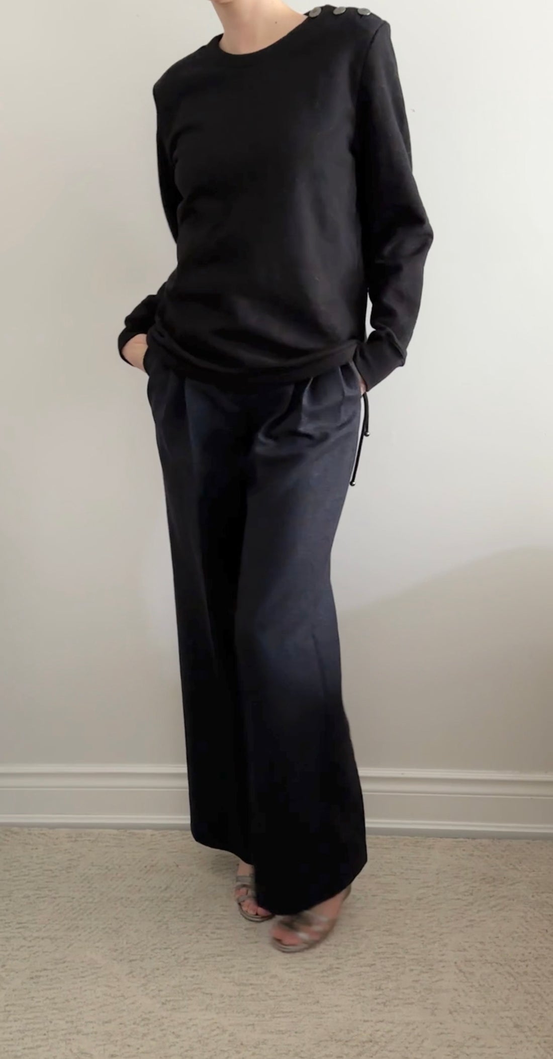 Chanel 18B Black Camelia Top Stitch Pullover Sweatshirt - FR40 / M