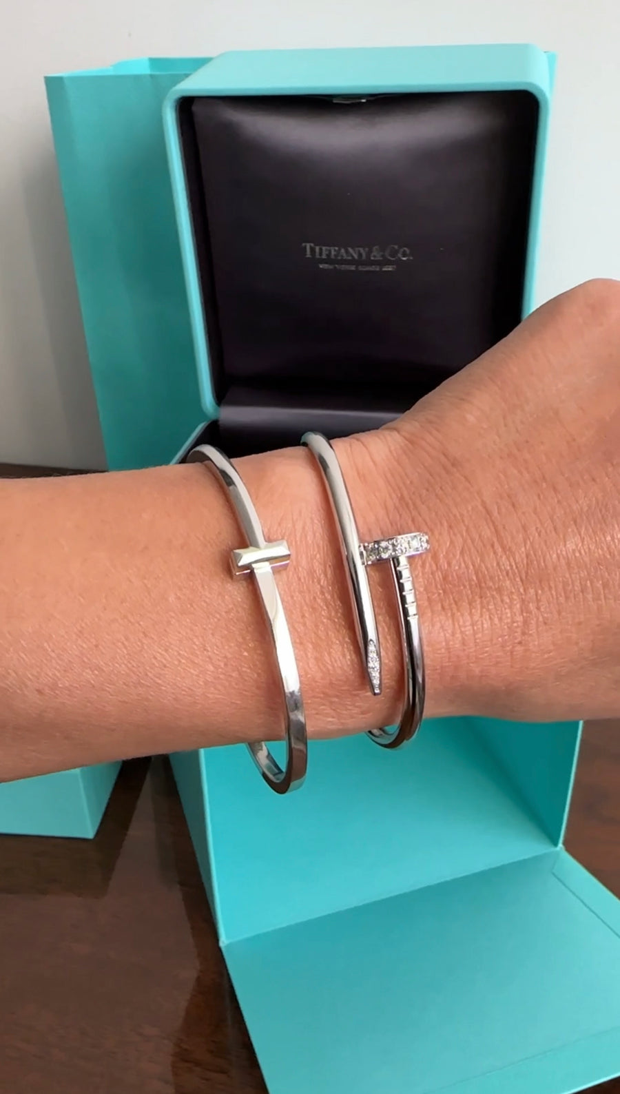 Tiffany T1 Narrow 18k White Gold Hinged Bangle Bracelet - M