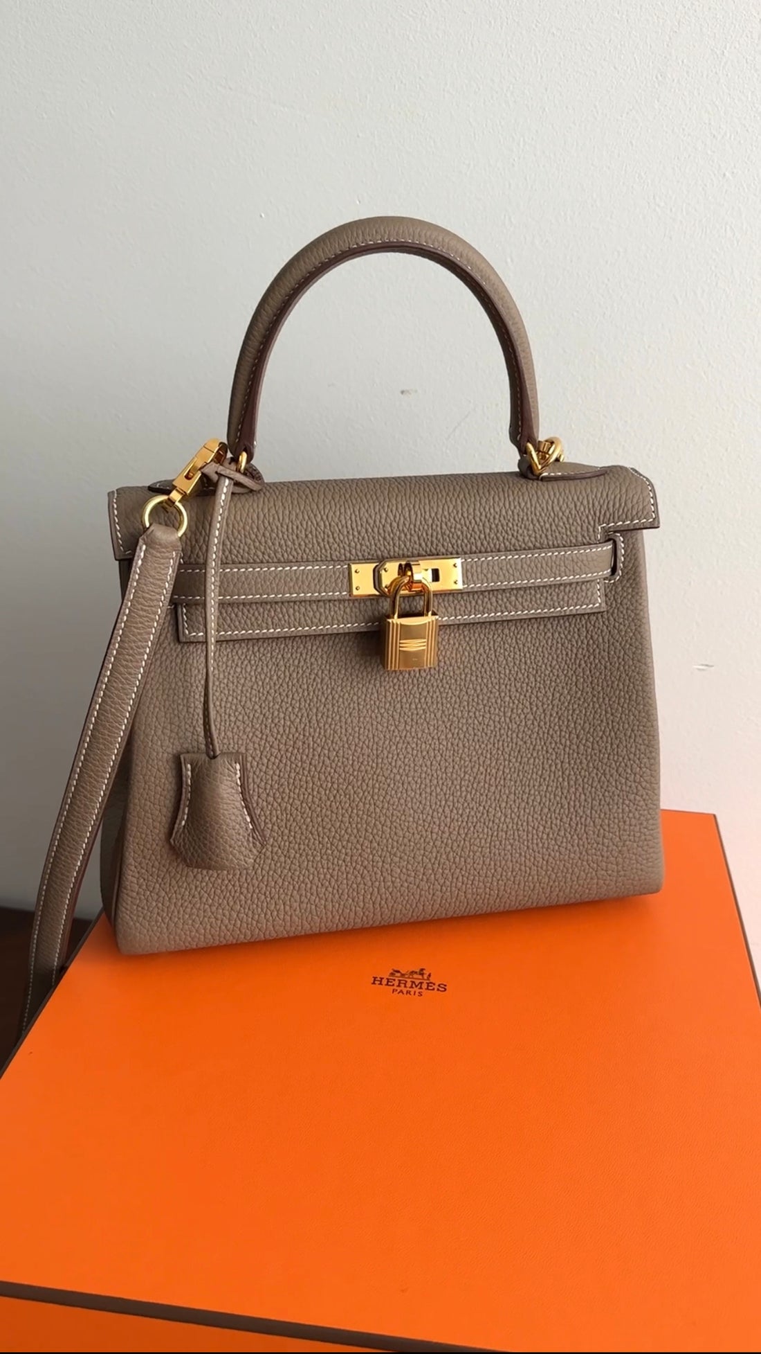 Hermes Kelly II Retourne 25 Etoupe Togo GHW - 2024