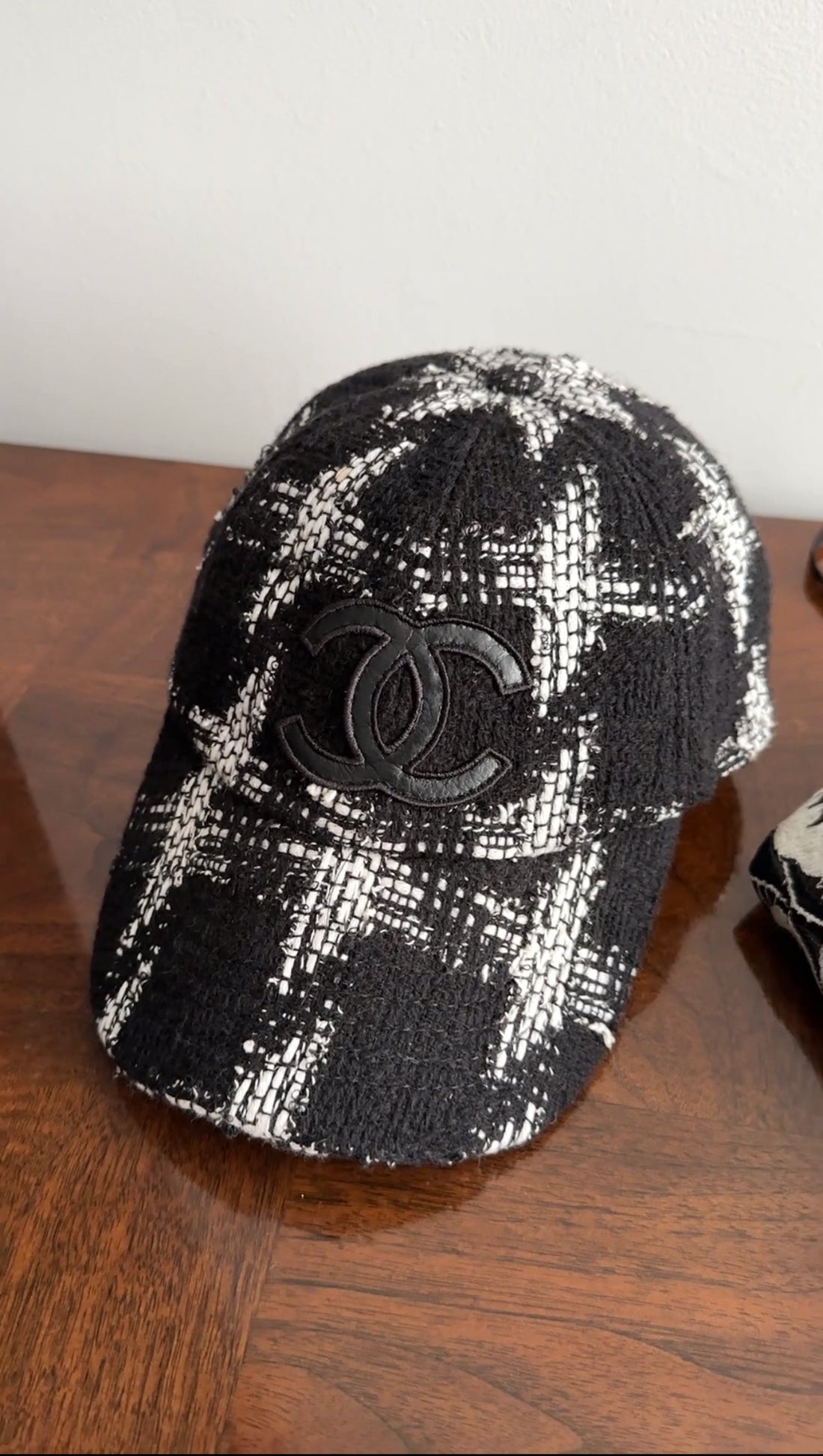 Interact Caps Chanel 2021 Black and White Tweed CC Baseball Cap – I MISS YOU VINTAGE