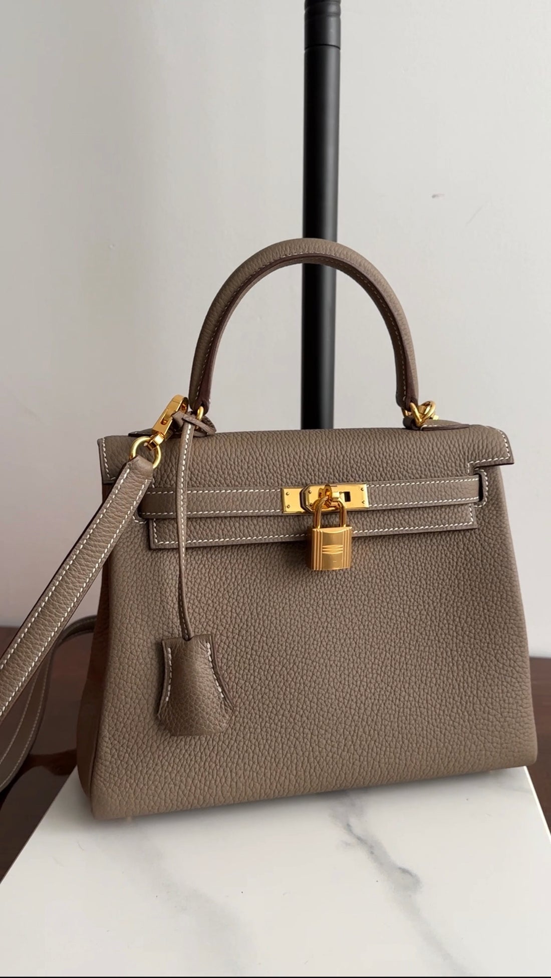 Hermes Kelly II Retourne 25 Etoupe Togo GHW - 2024