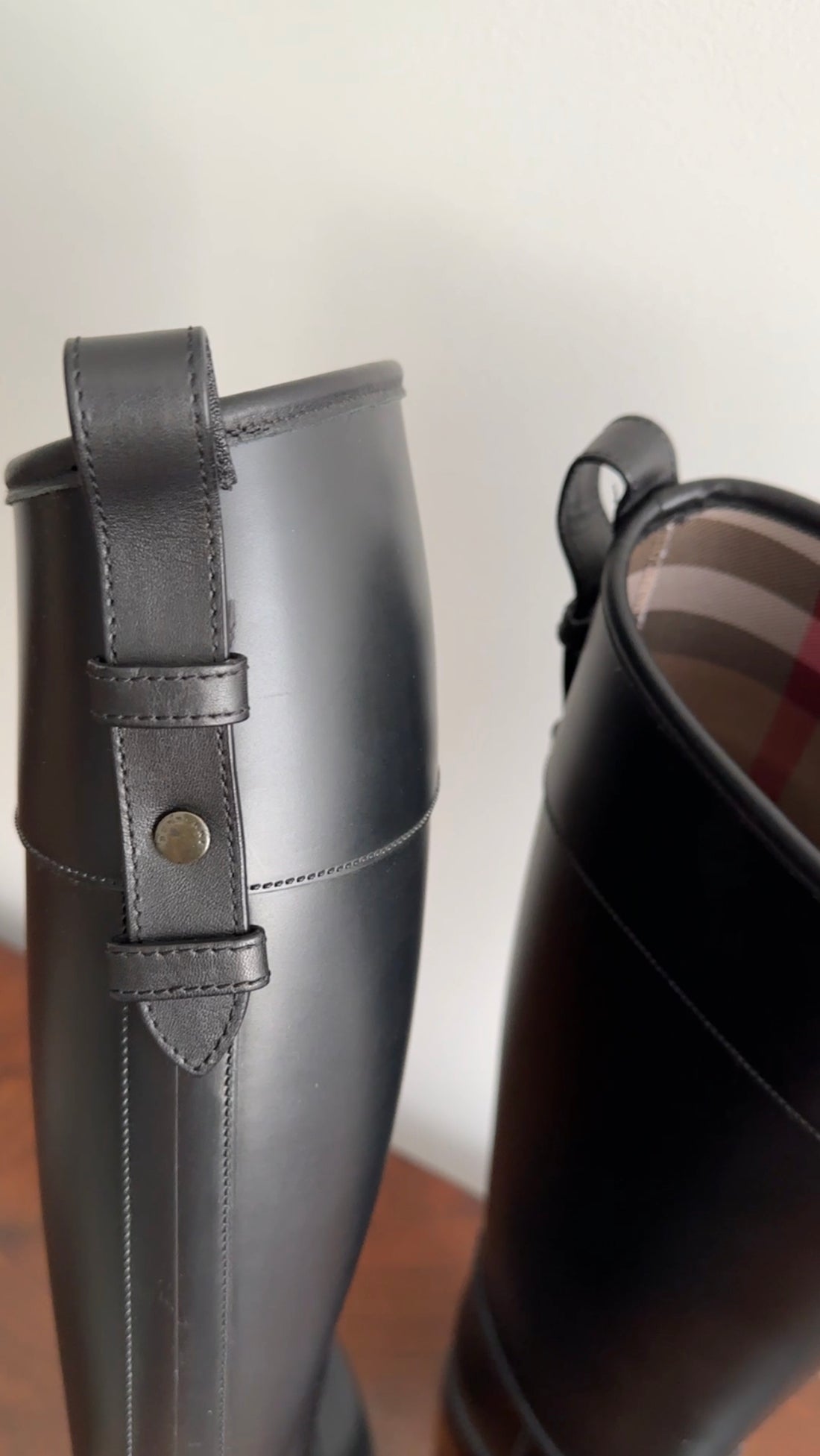 Burberry tall Black Rubber Riding Boot - 39 / 8.5