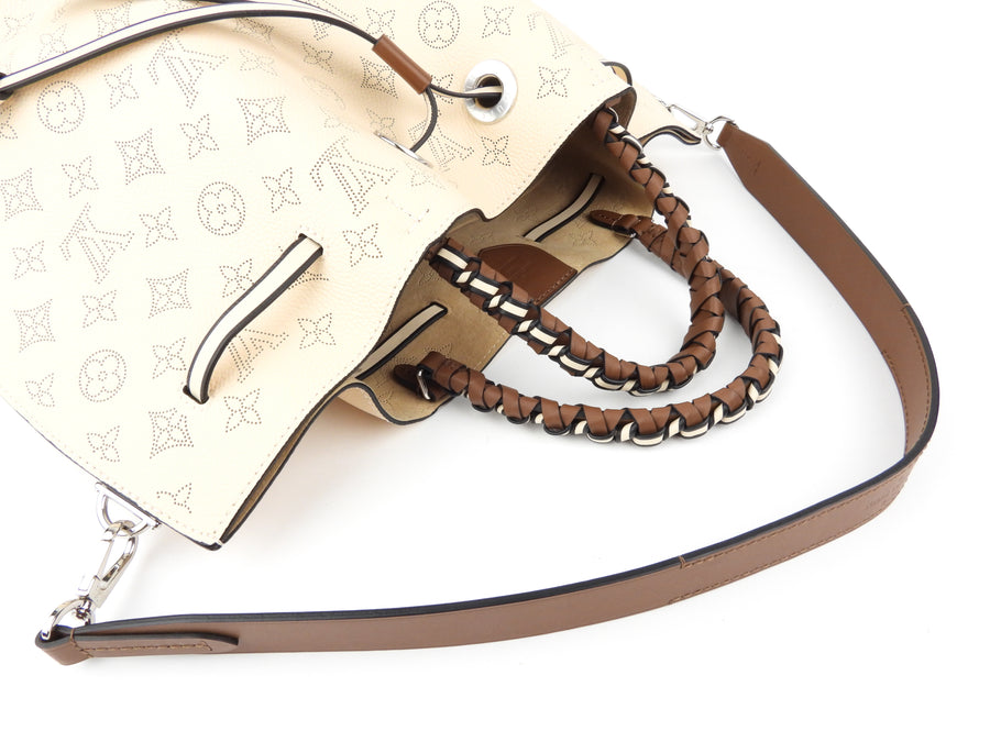 Girolata handbag Louis Vuitton Beige in Cotton - 31011683