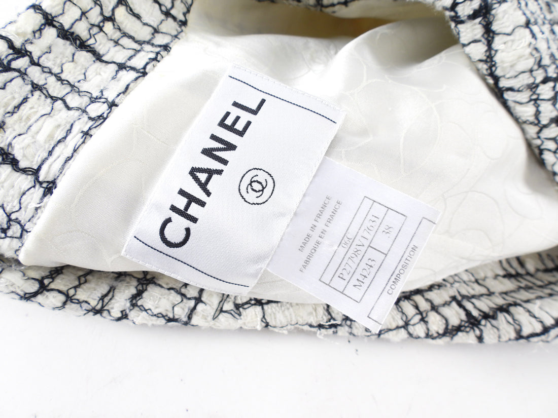 Chanel 06C Black and white Tweed Jacket with Silver Buttons - FR38 / 6