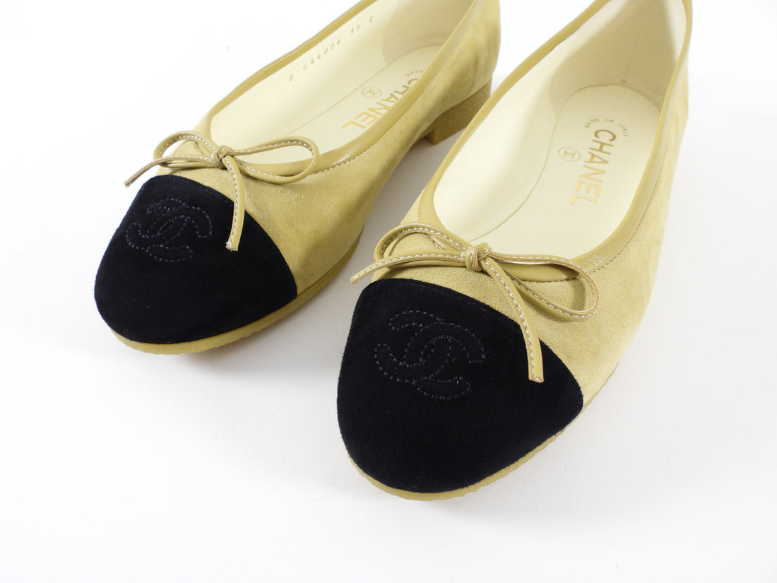 Chanel Beige and Black CC Cap Toe Suede Ballet Flats - 35C