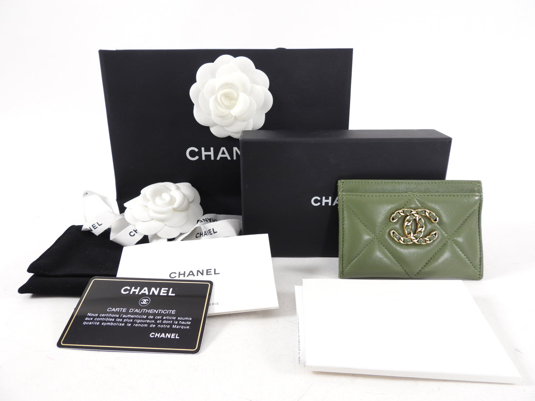 Chanel 21b Green Quilted Leather O Case Card Holder