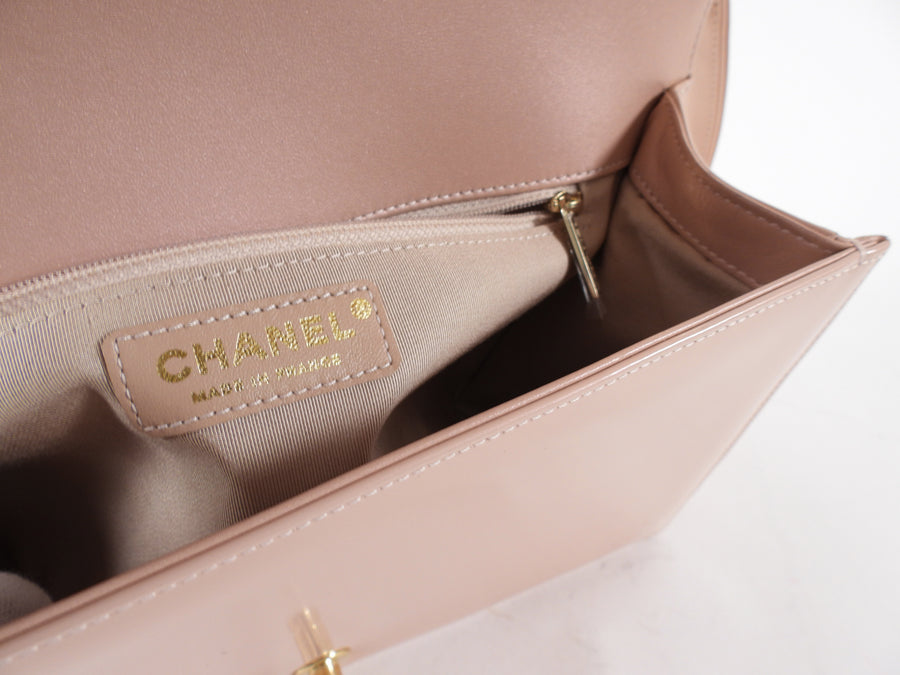 Chanel Iridescent Nude Pink Patent New-Medium Boy Bag GHW