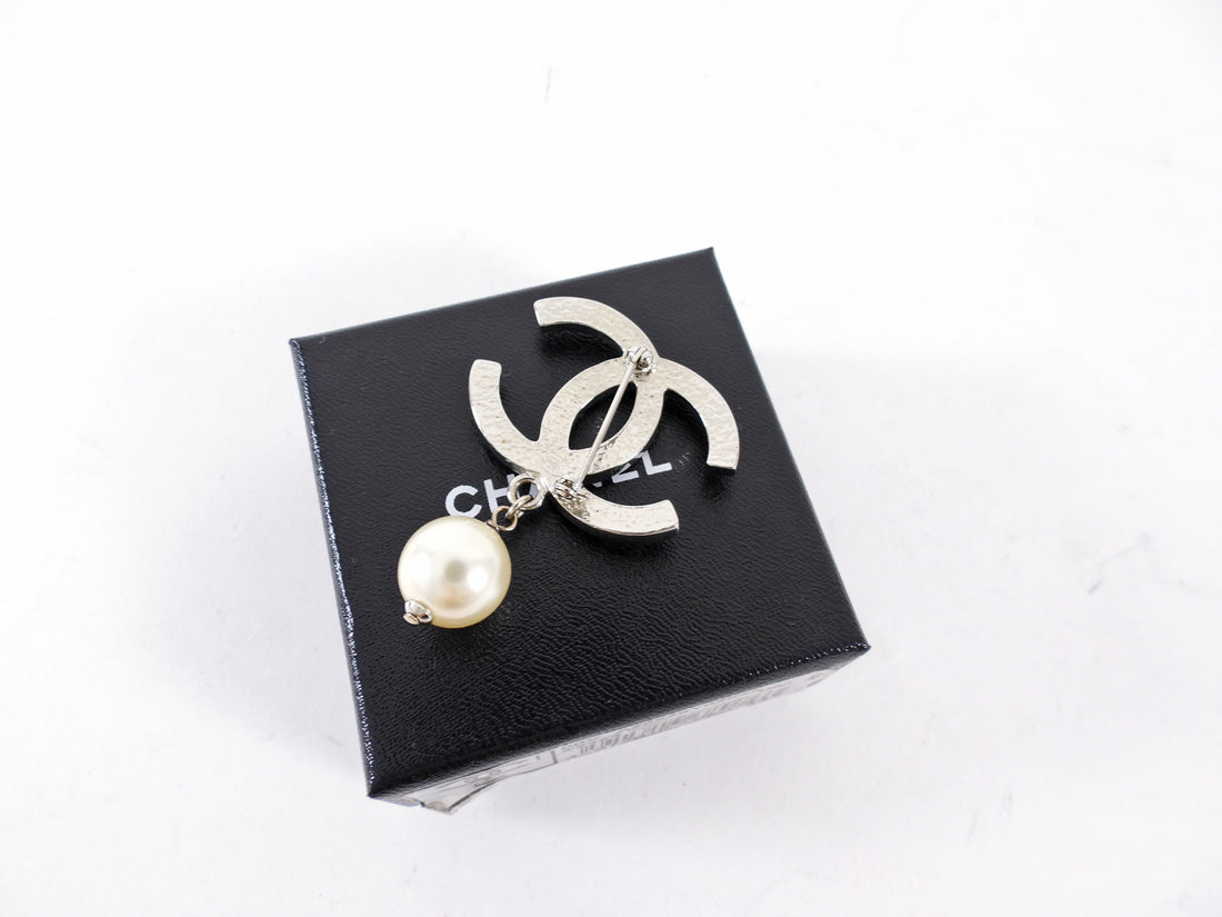 Chanel 00V Silvertone CC Faux Pearl Drop Brooch