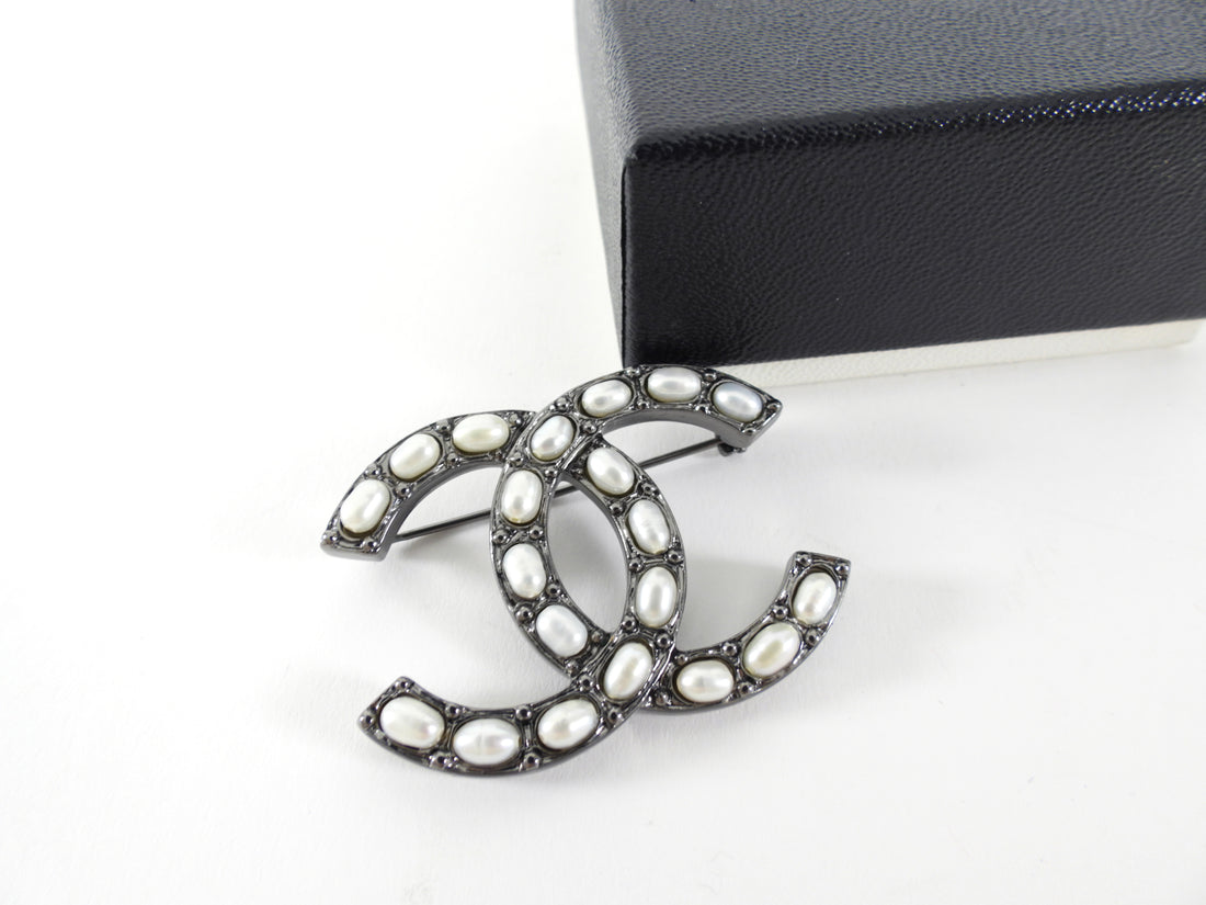 Chanel 12P Ruthenium Pearl CC Logo Brooch Pin