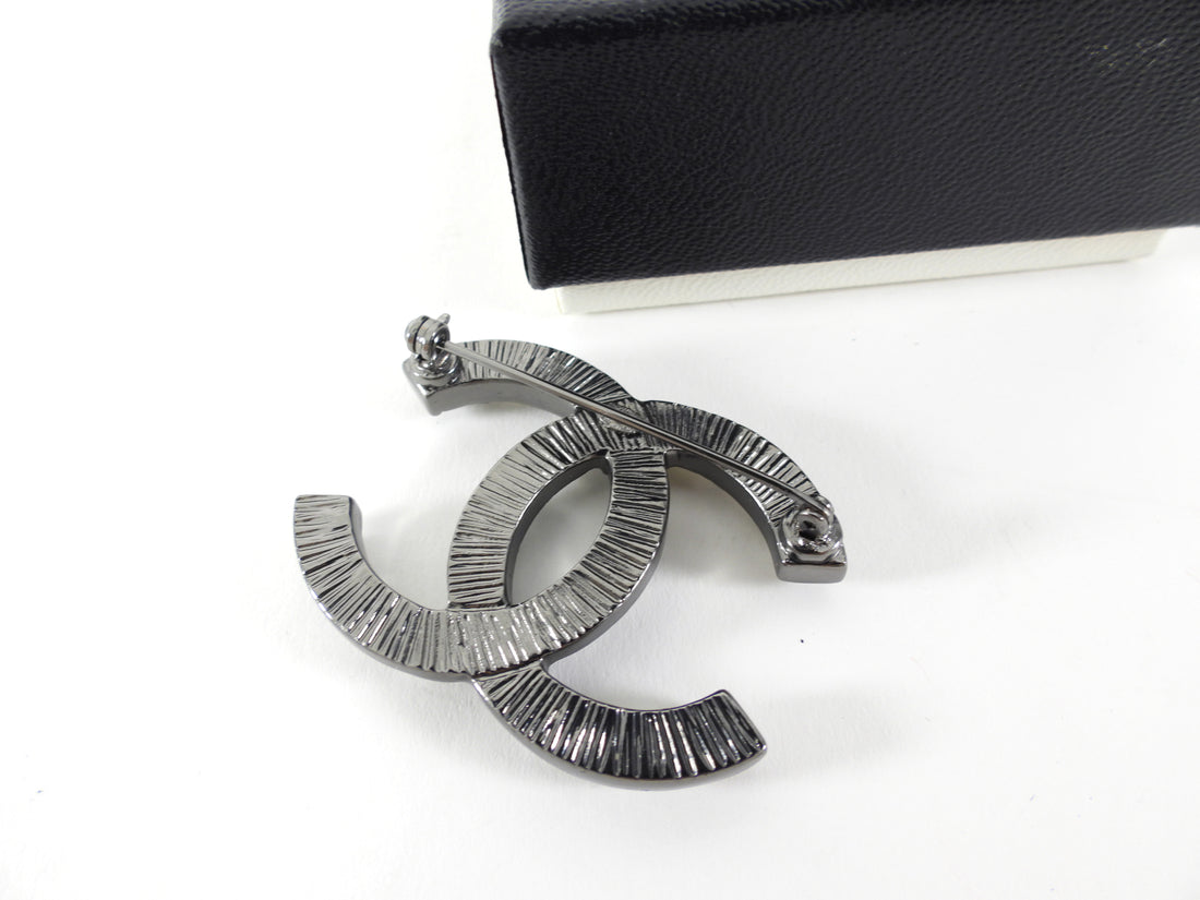 Chanel 12P Ruthenium Pearl CC Logo Brooch Pin